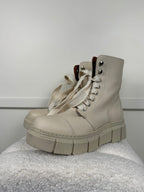 Aloha Schnürstiefel – Creme – Gr. 39 DE