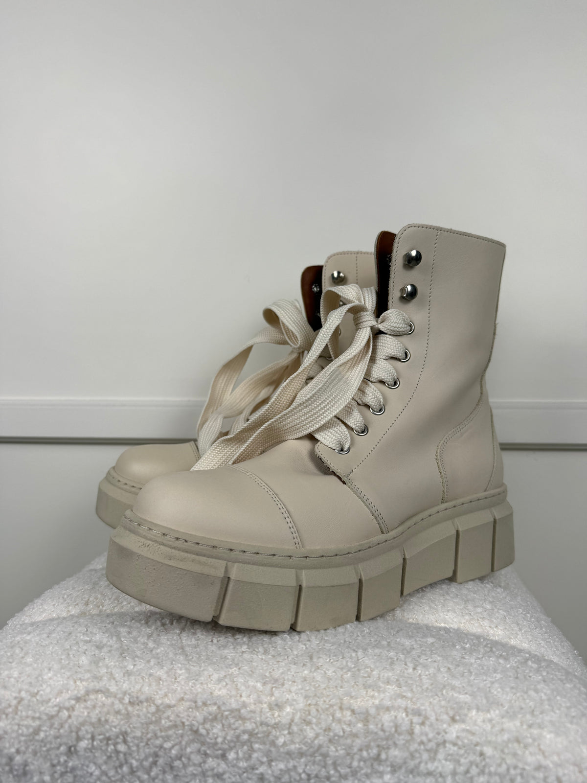 Aloha Schnürstiefel – Creme – Gr. 39 DE