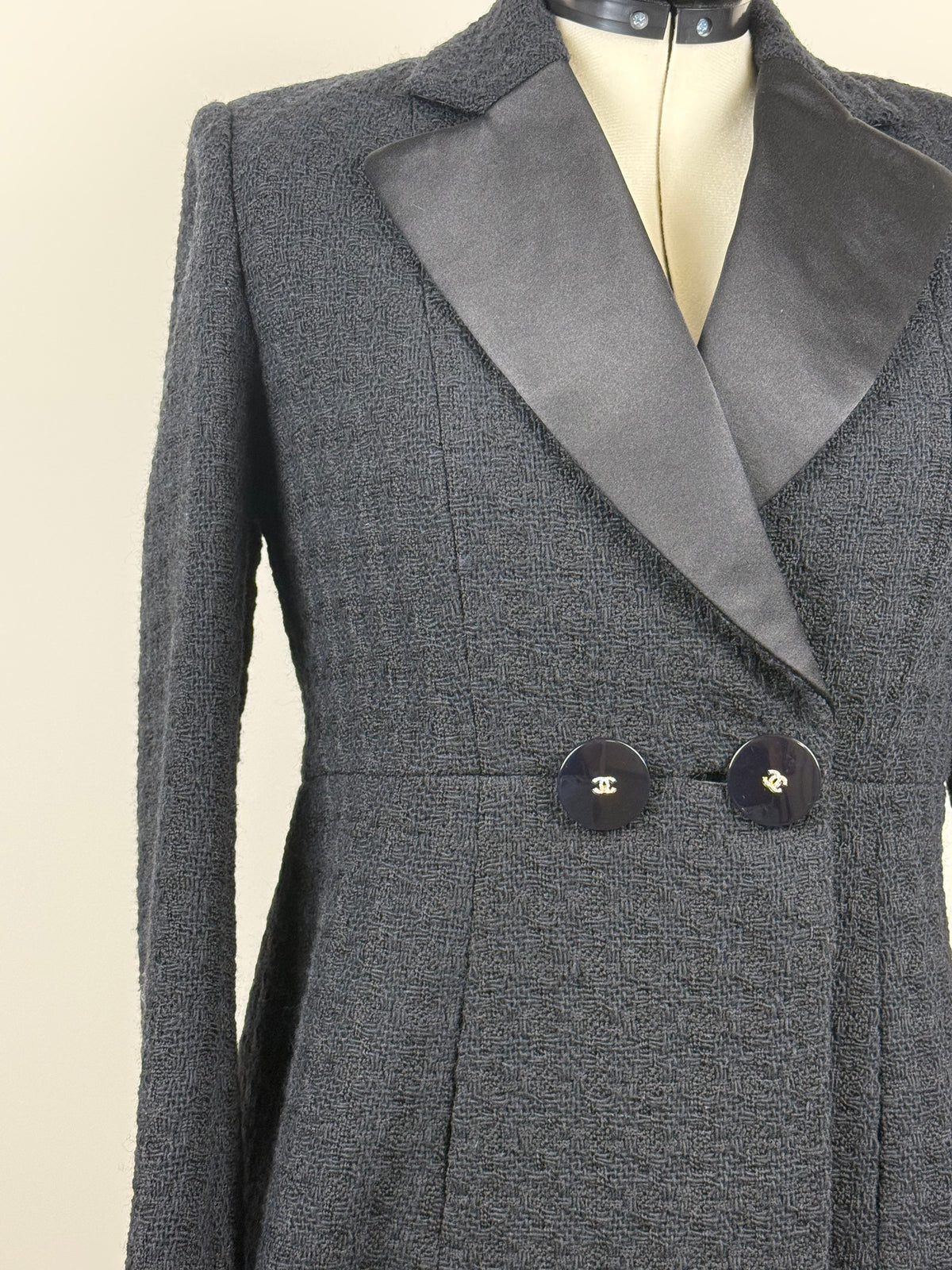 Chanel Tweed Smoking-Blazer – Schwarz – vermutlich Pre-Fall 2017 – Gr. 44 DE (46 FR)
