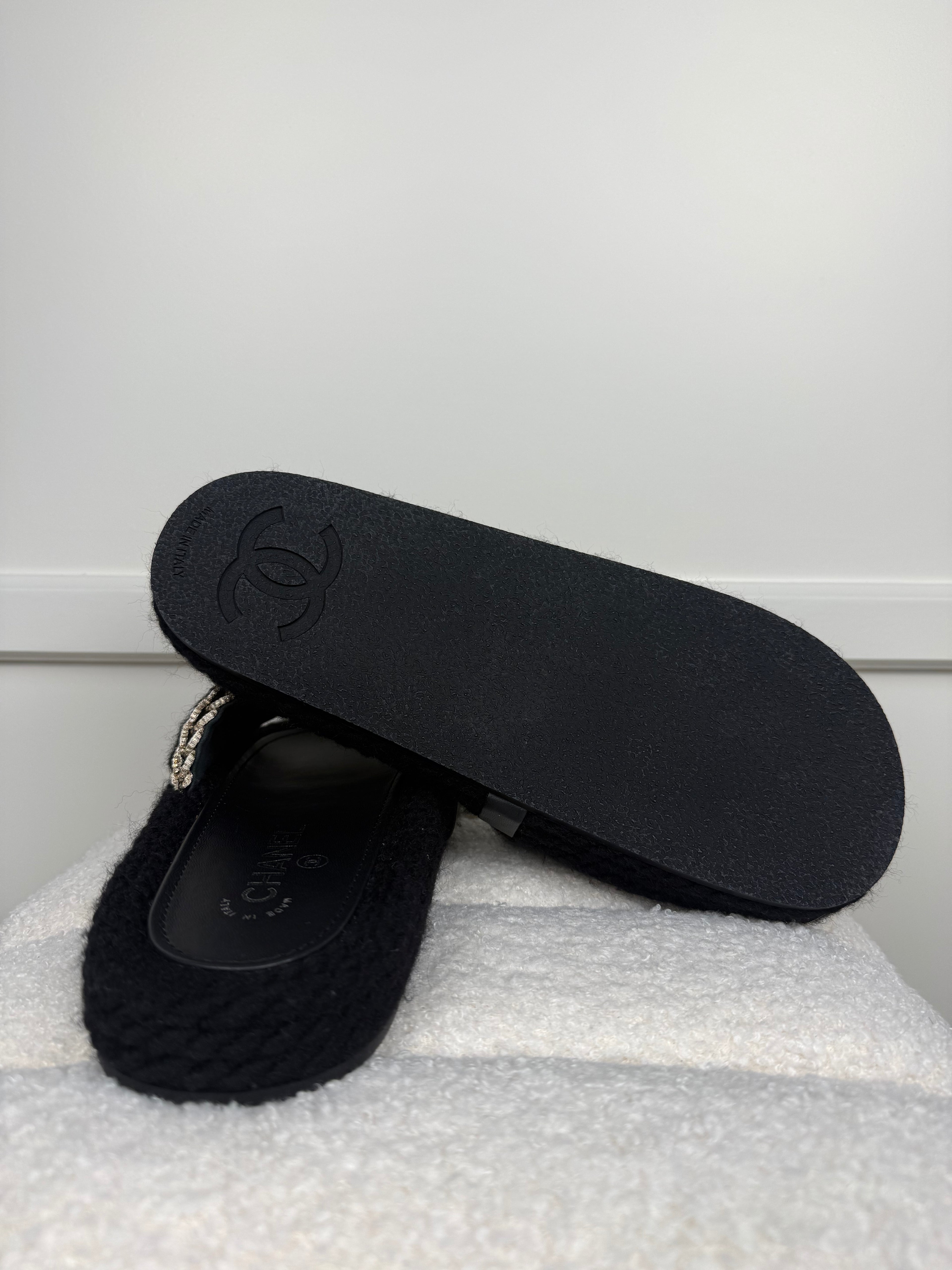 Chanel Slides Black Gold Sz. 39 EU