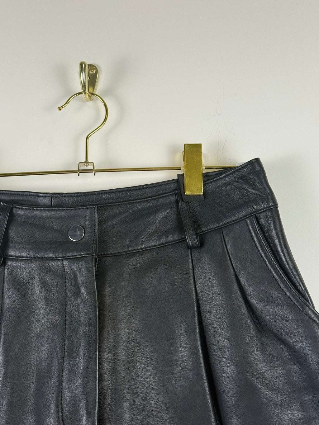 Maje Lammleder-Shorts – Schwarz – Gr. 36 DE (38 FR)
