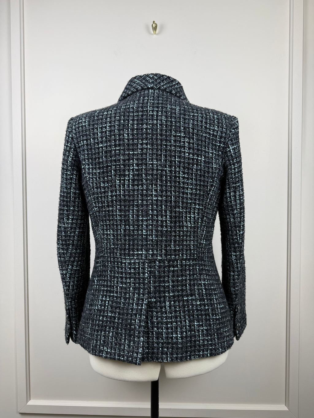 Chanel 22B Pre-Collection Tweed Blazer – Blue/Black – Size 40 DE (42 FR)