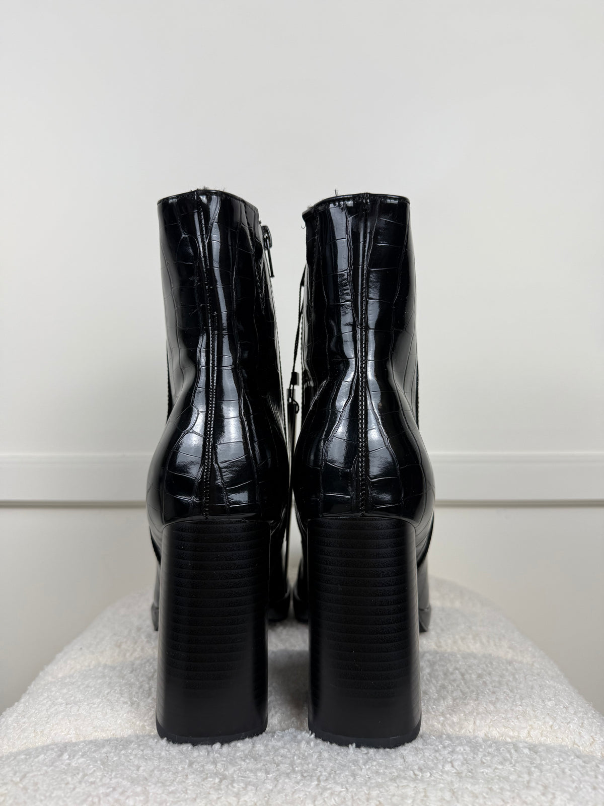 Vero Moda Stiefel aus geprägtem Lack – Schwarz – Gr. 39 EU