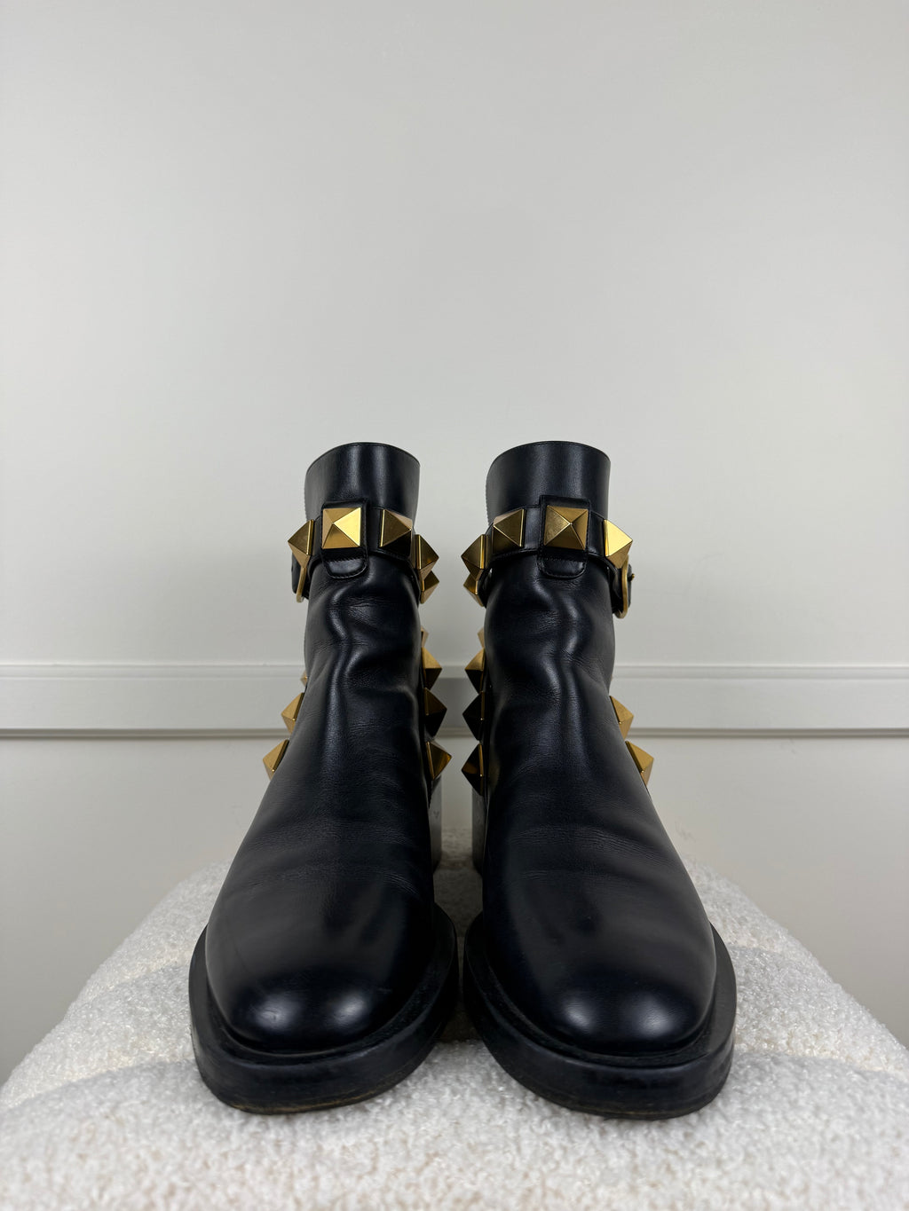 Valentino Boots – Schwarz mit Gold Details – Gr. 38 EU