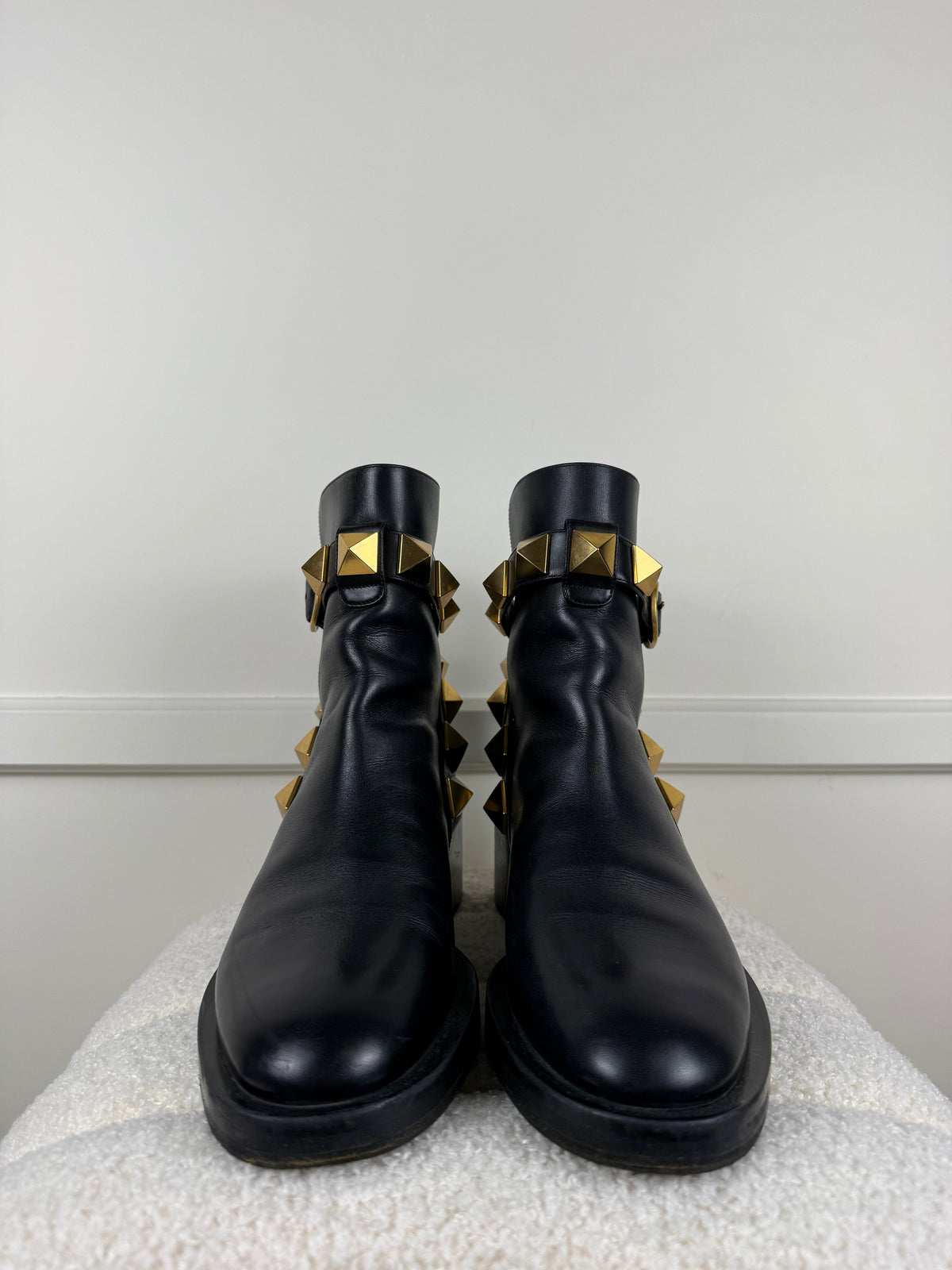 Valentino Boots – Schwarz mit Gold Details – Gr. 38 EU