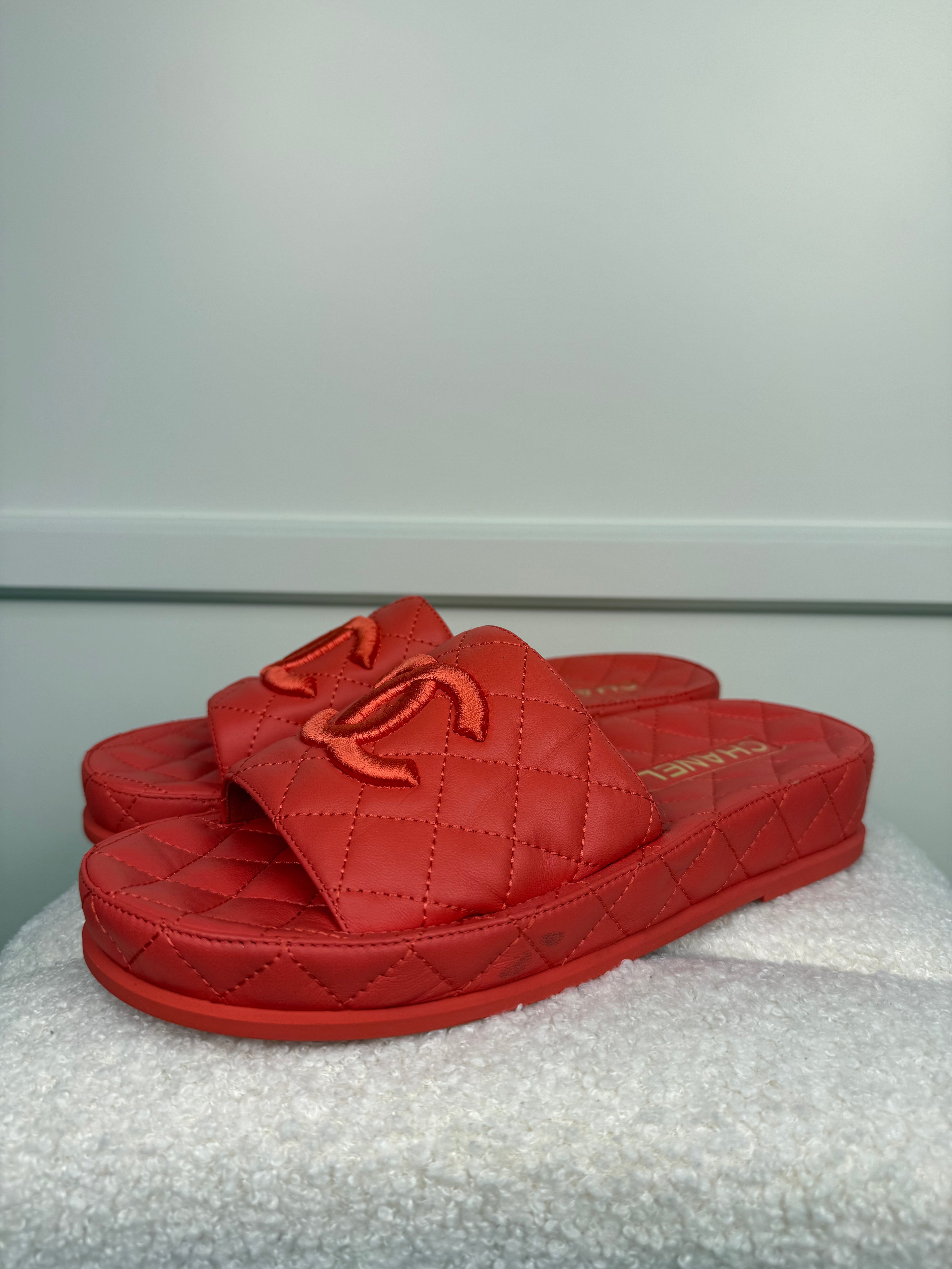 Chanel CC Logo Slides Orange Sz. 38 EU