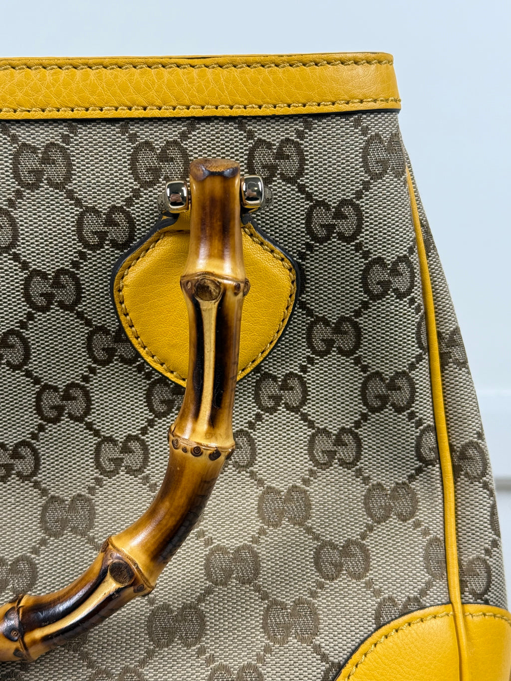 Gucci Bamboo Diana Satchel-Tasche aus GG Canvas – Gelb