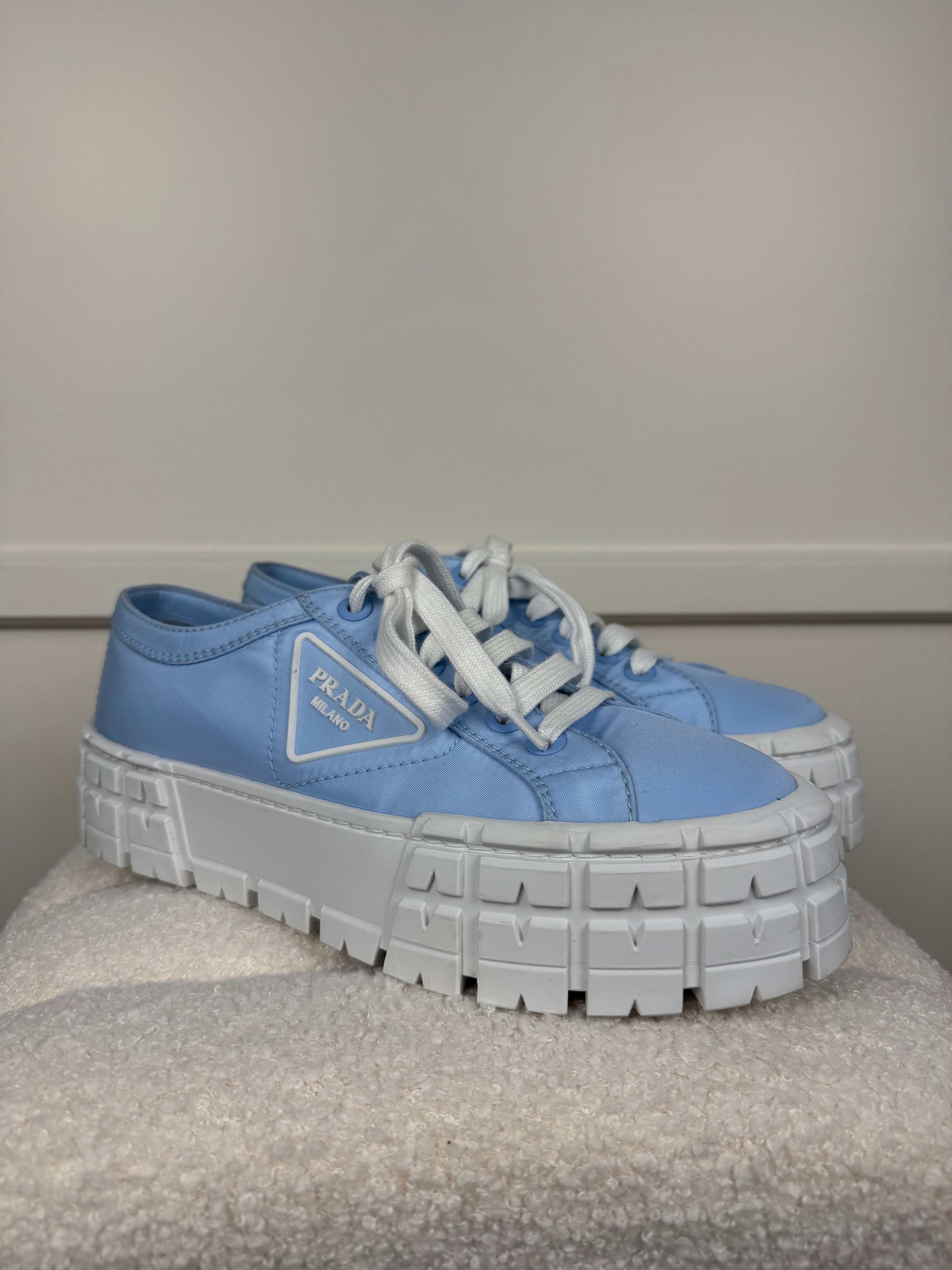 Prada Nylon Sneakers – Hellblau – Gr. 39.5