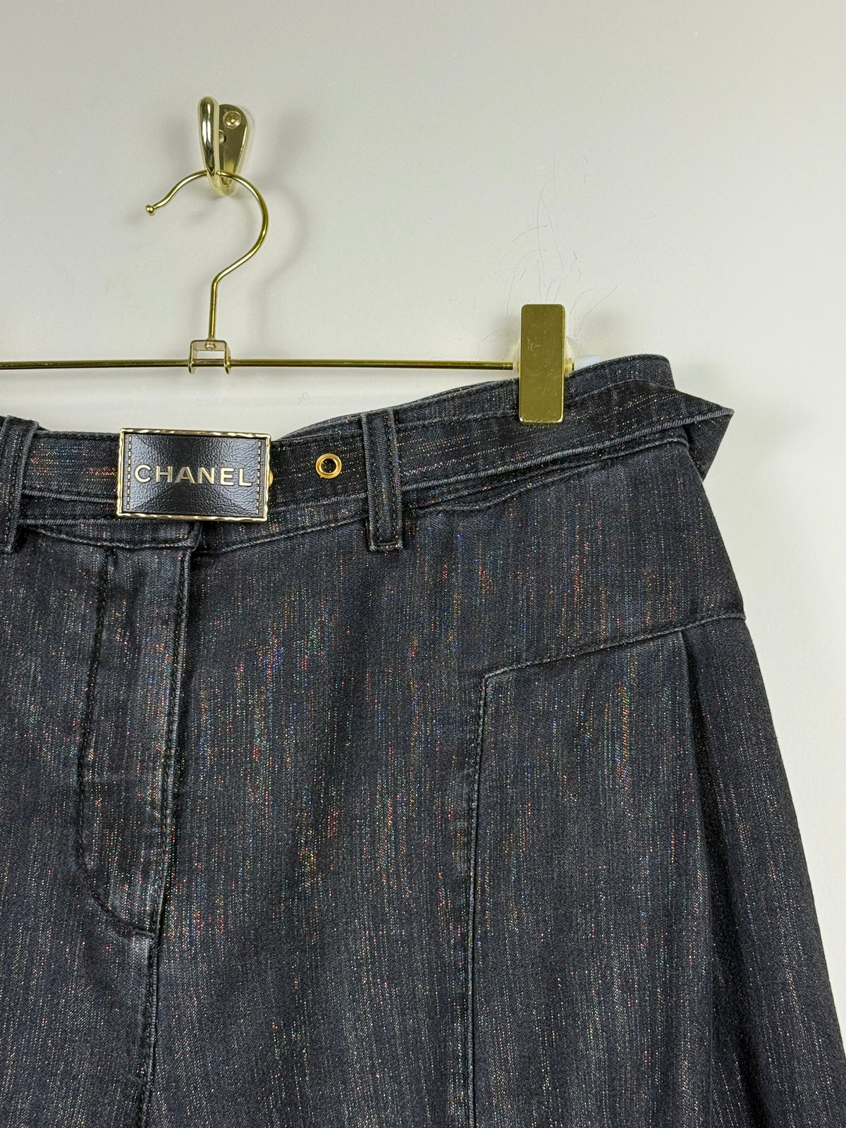 Chanel Jeans mit Glitzerstreifen – Grau – Gr. 38 DE (40 FR)