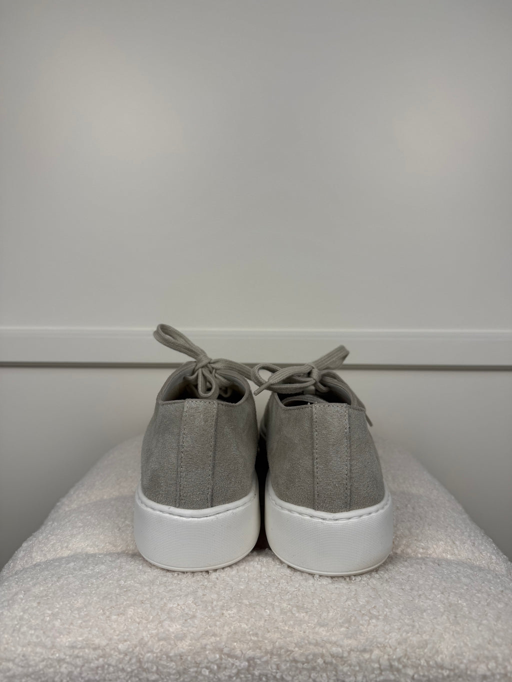 Santoni Veloursleder Sneakers – Hellgrau – Gr. 39