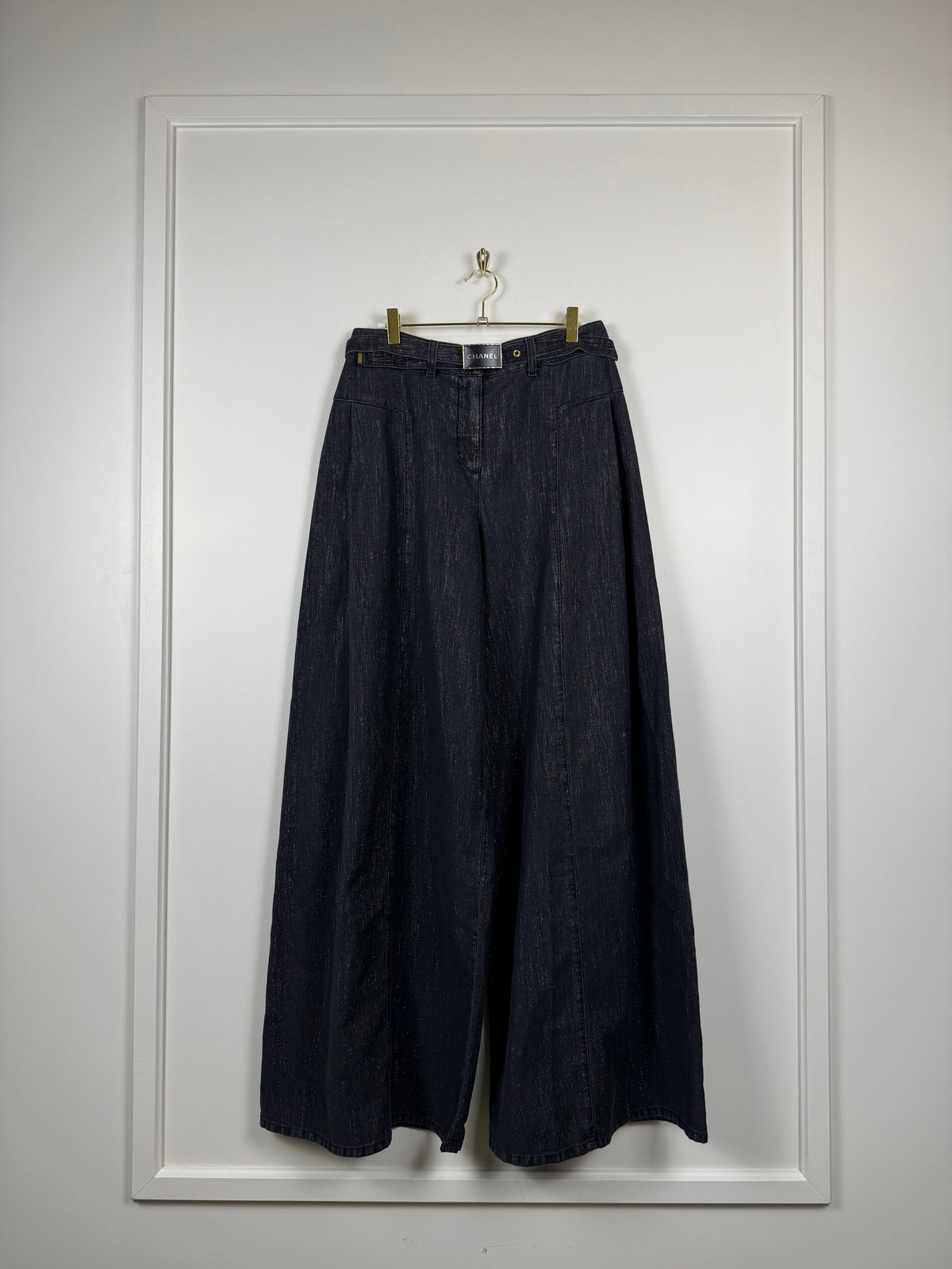 Chanel Jeans mit Glitzerstreifen – Grau – Gr. 38 DE (40 FR)