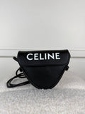 Celine Mini Triangle Umhängetasche aus Kalbsleder – Schwarz