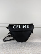 Celine Mini Triangle Umhängetasche aus Kalbsleder – Schwarz