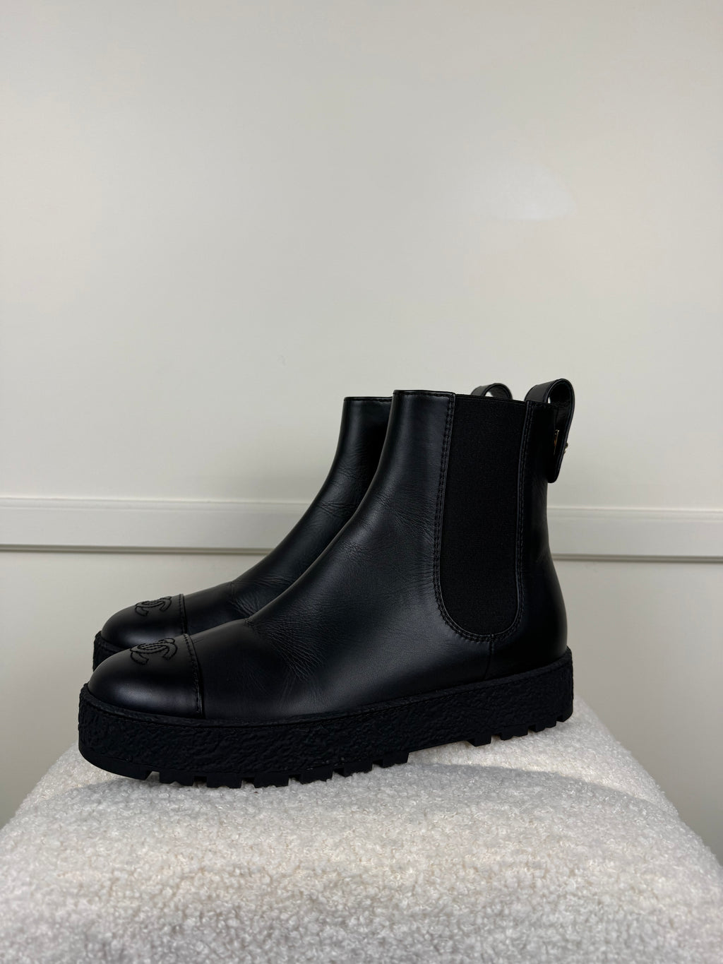 Chanel Chelsea-Stiefel aus Leder – Schwarz – Gr. 40 EU