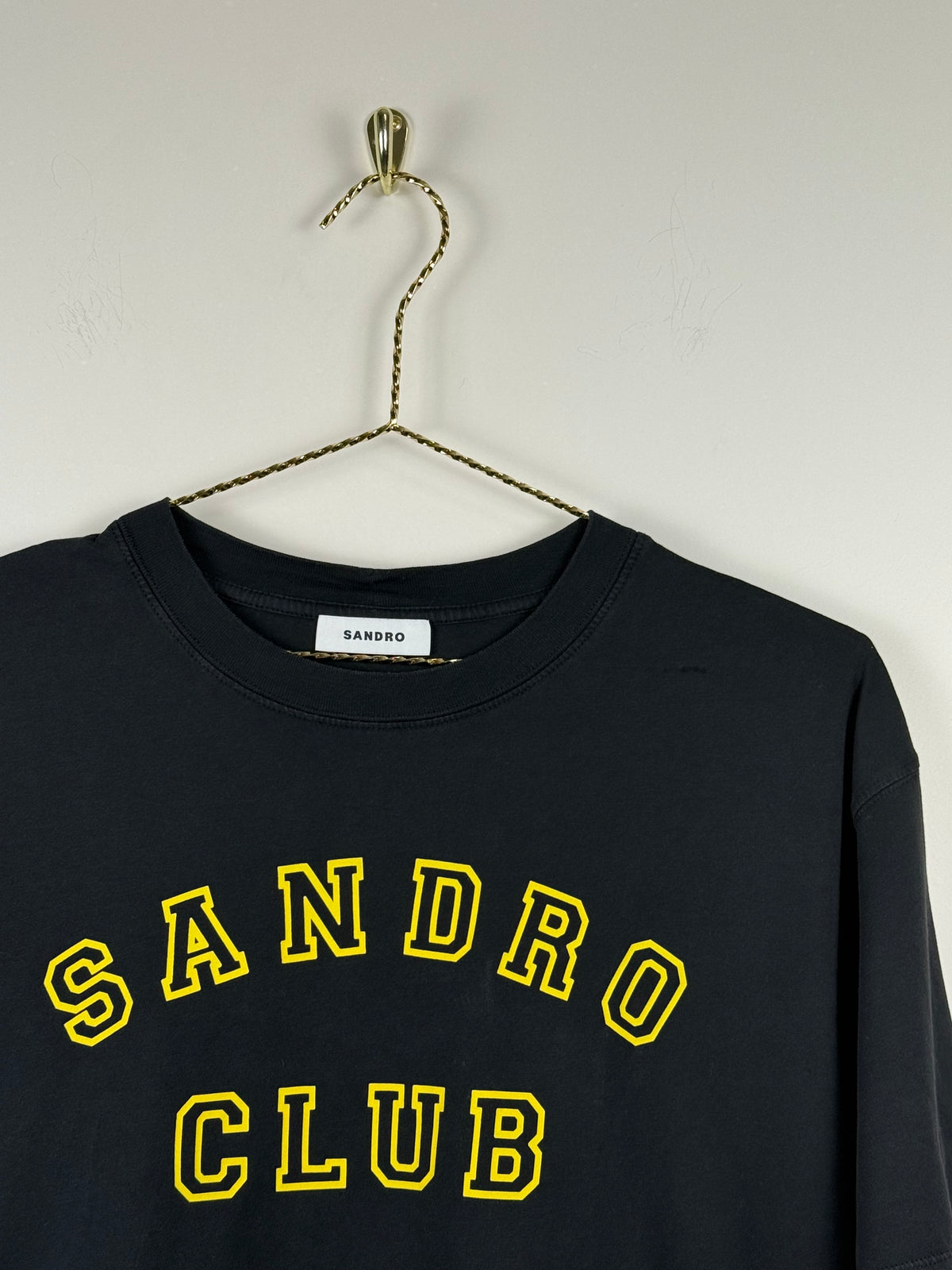 Sandro Crop T-Shirt mit Schriftzug – Schwarz/Gelb – Gr. S (1)