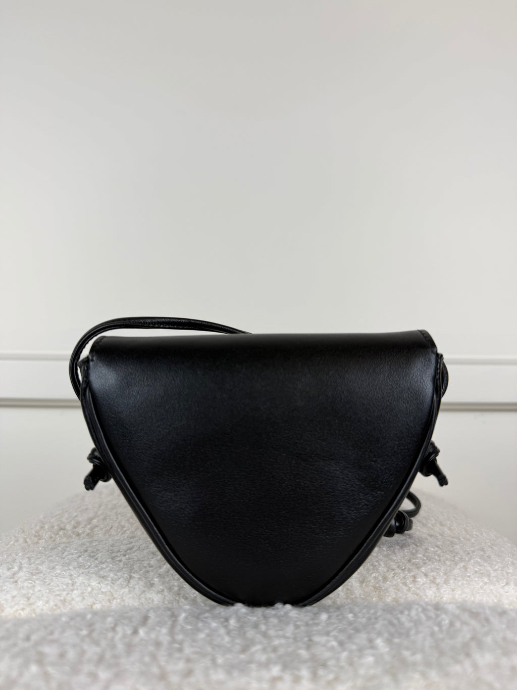 Celine Mini Triangle Umhängetasche aus Kalbsleder – Schwarz