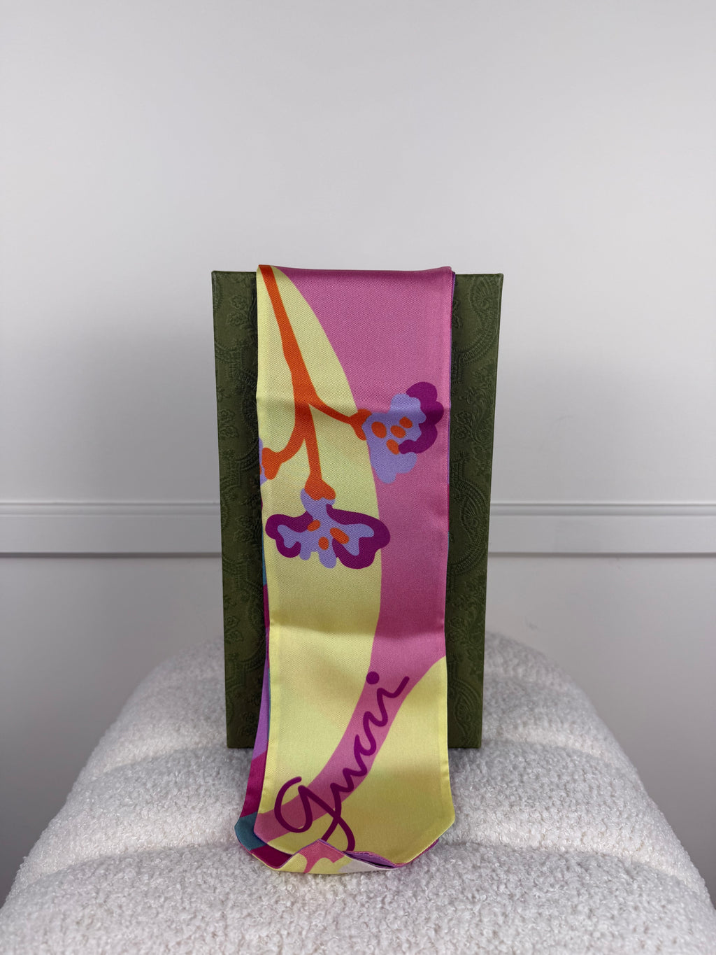 Gucci Foulard – Mehrfarbig – 100% Seide