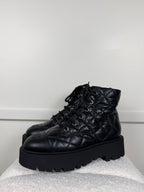 Chanel Interlocking CC Logo Combat Boots – Schwarz – Gr. 39.5 EU