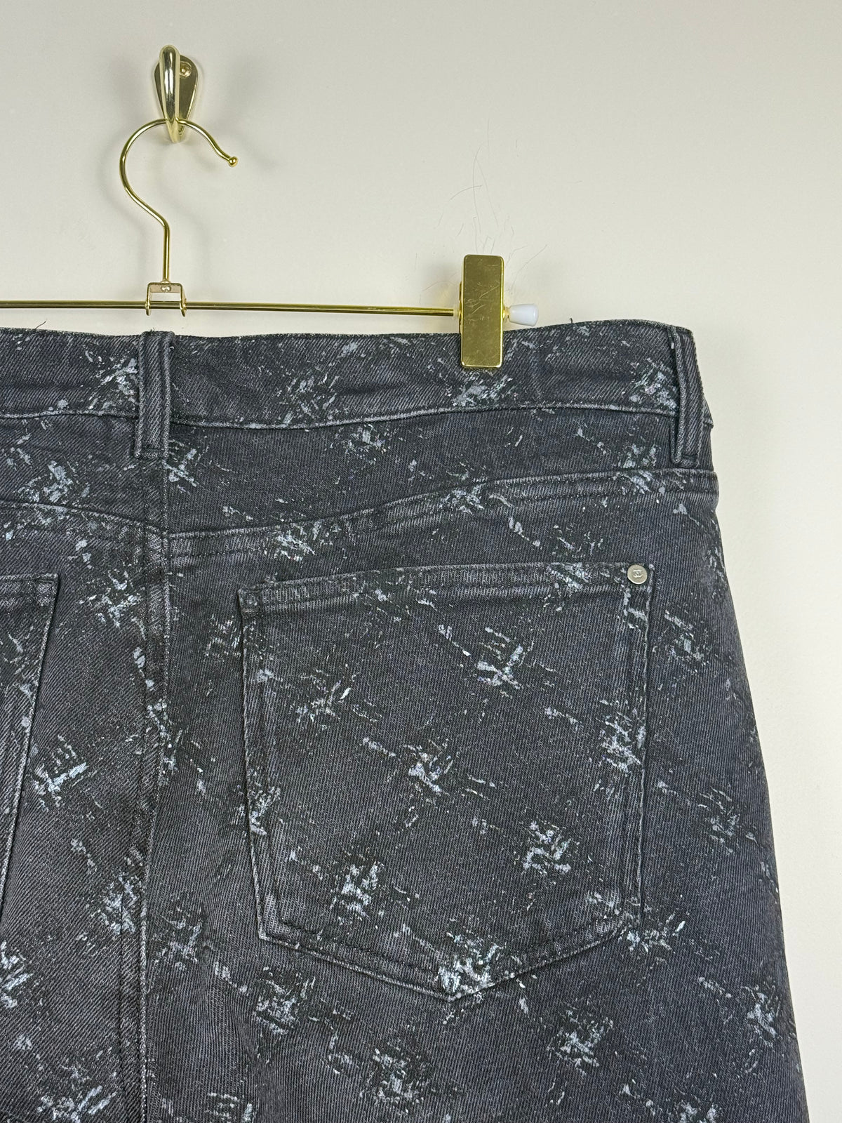 Chanel Pre Fall 2023 Métiers d'Art Runway Jeans Grey Sz. 42 DE (44 FR)