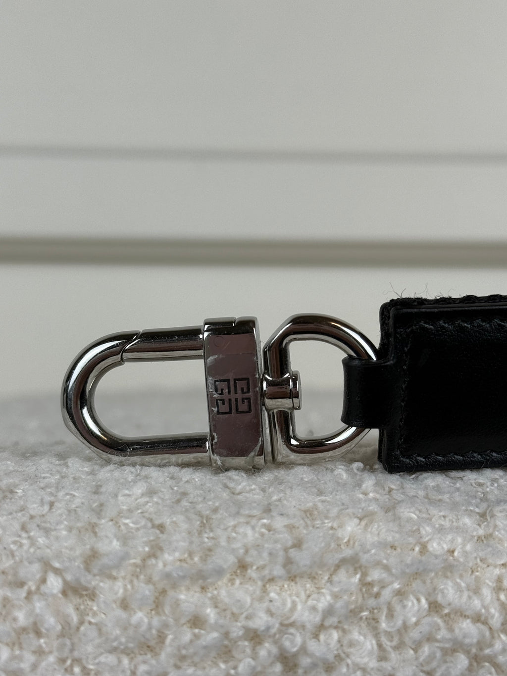 Givenchy Logo Schlüsselanhänger – Schwarz