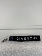 Givenchy Logo Schlüsselanhänger – Schwarz