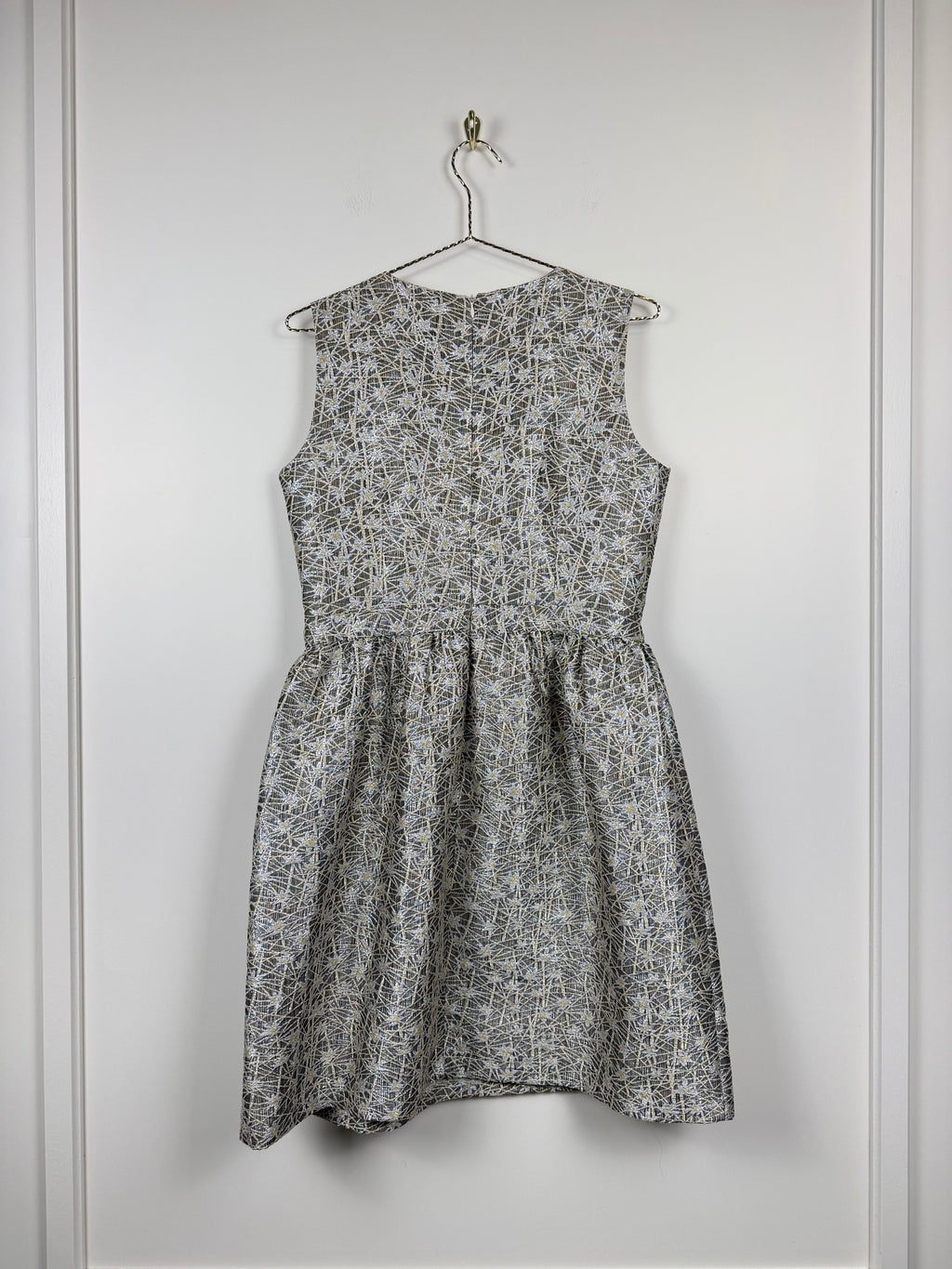 Blugirl Blumarine Kleid mit Schmucksteinen – Silber – Gr. 38 DE