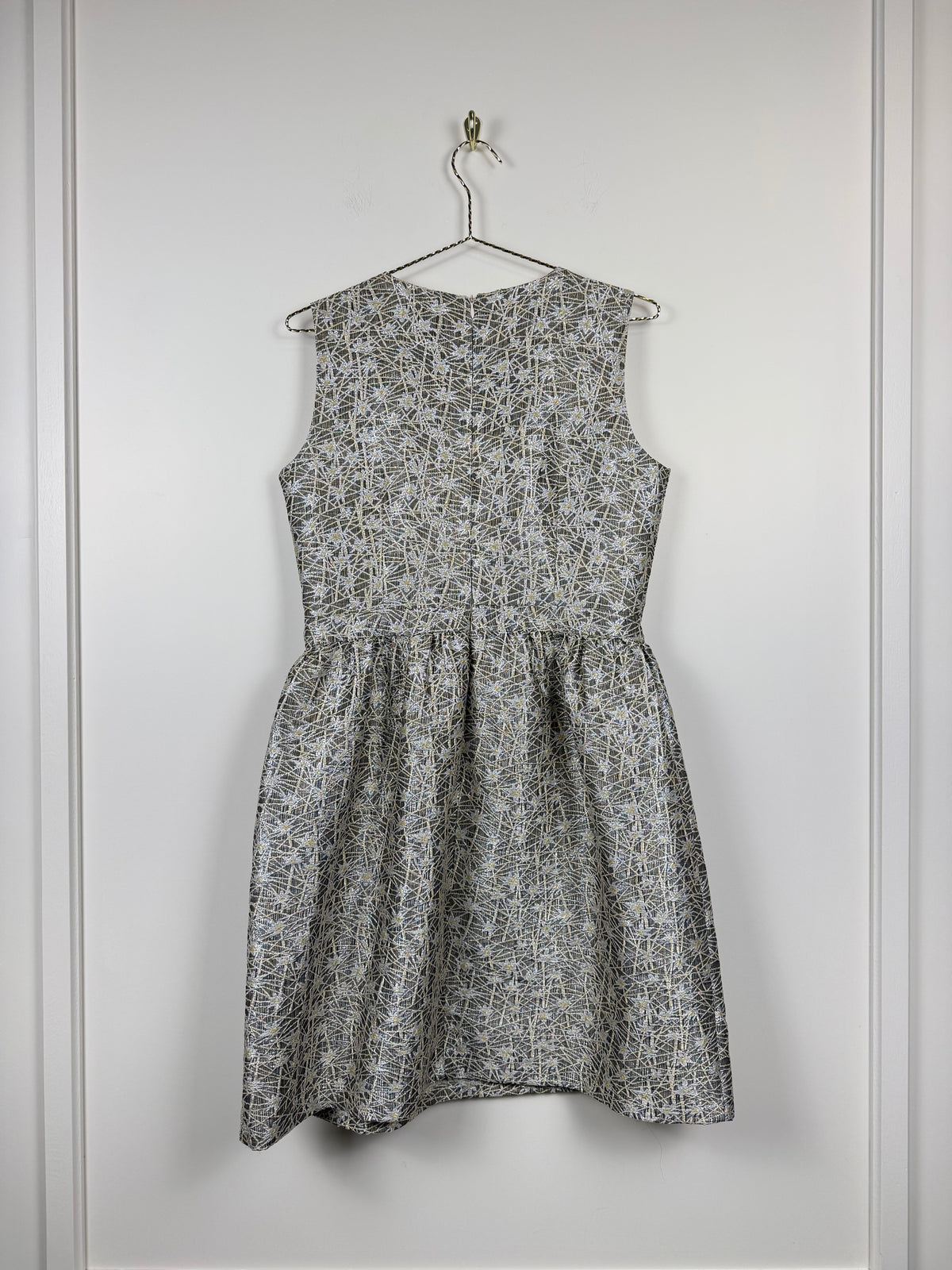 Blugirl Blumarine Kleid mit Schmucksteinen – Silber – Gr. 38 DE