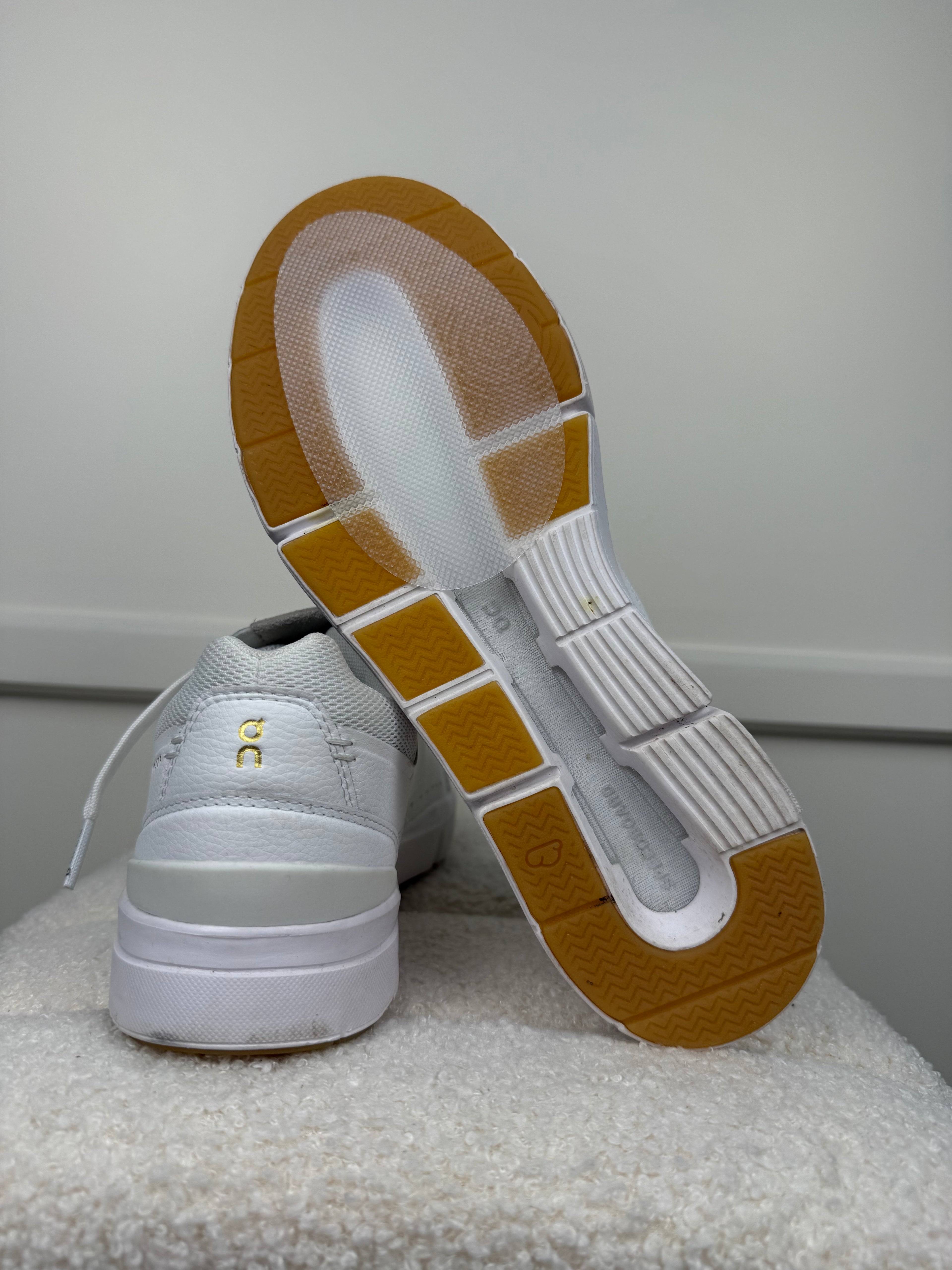 On Sneakers "The Roger" White Sz. 40 EU