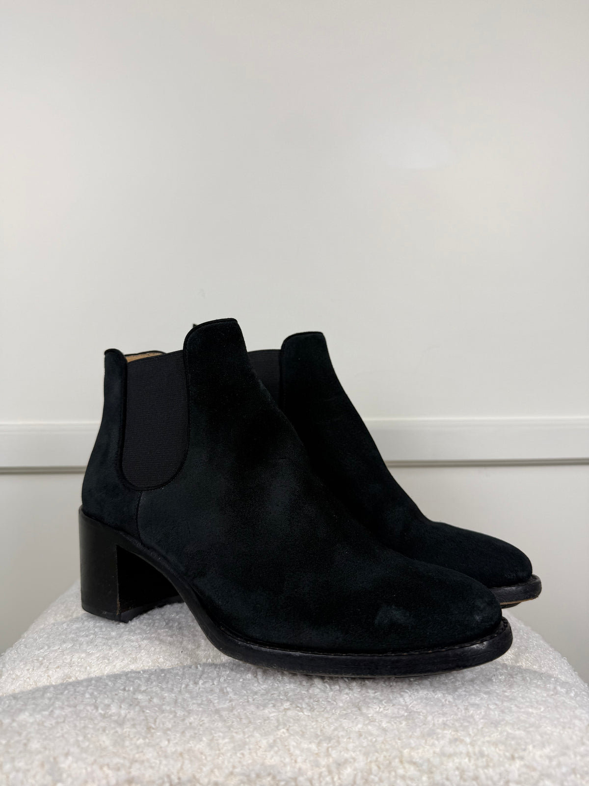 Bally Velours-Chelsea-Boots – Schwarz – Gr. 39 EU