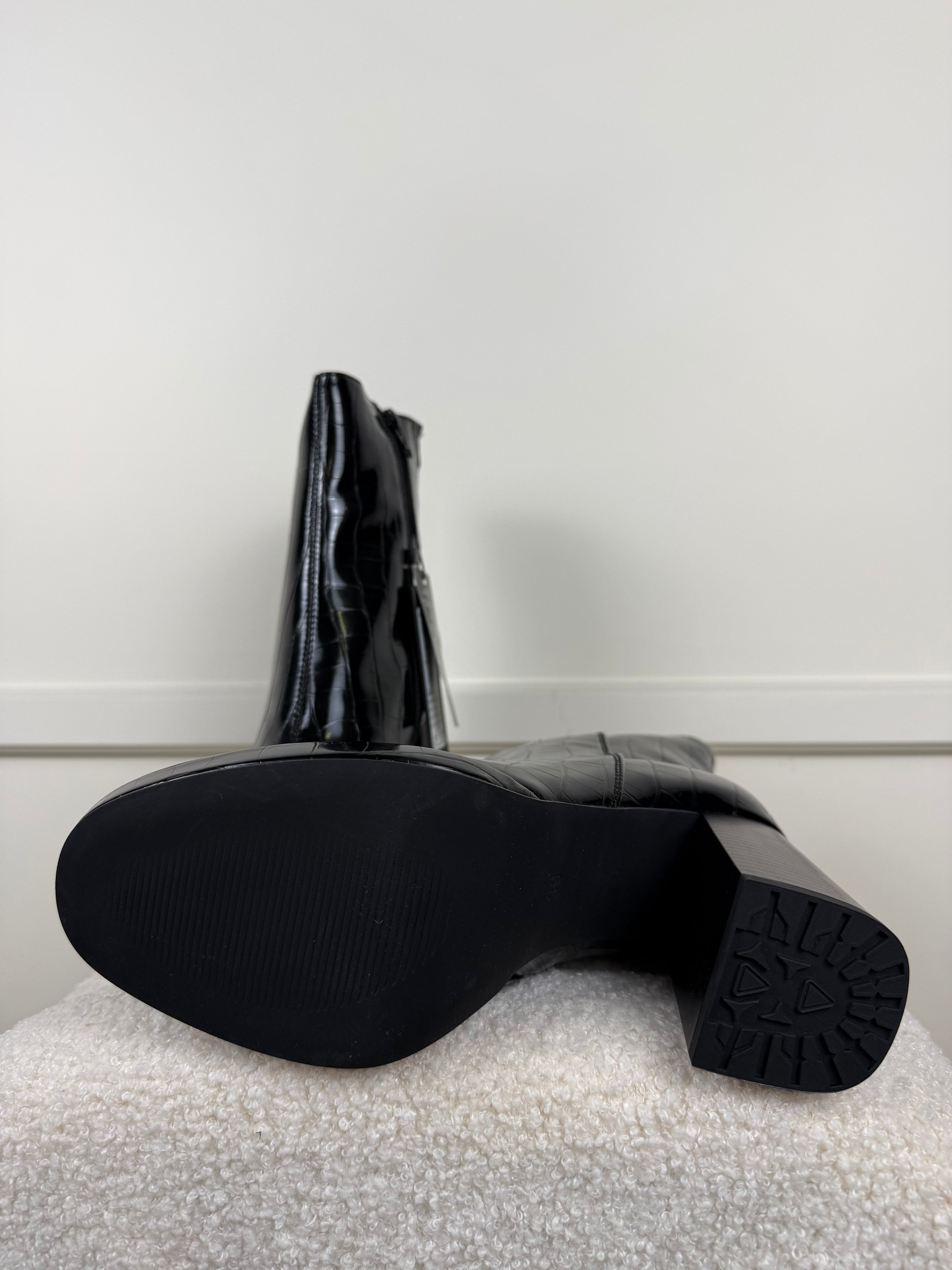 Vero Moda Stiefel aus geprägtem Lack – Schwarz – Gr. 39 EU