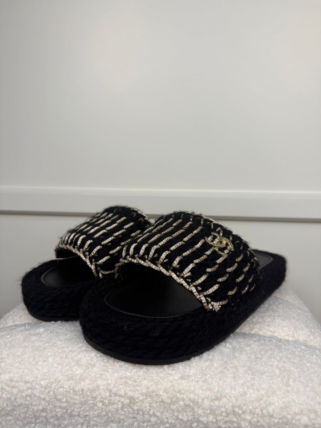 Chanel Slides Black Gold Sz. 39 EU