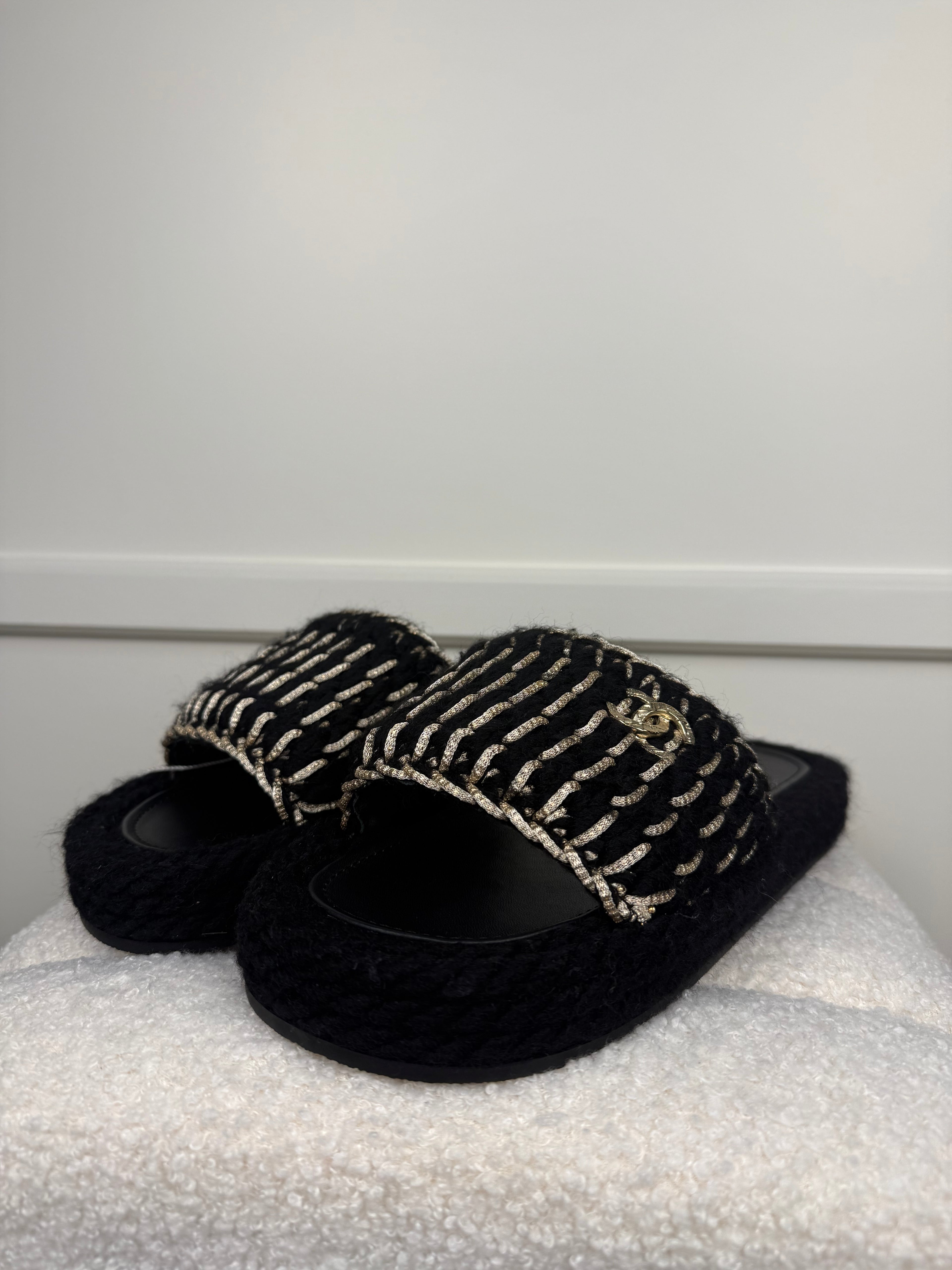Chanel Slides Black Gold Sz. 39 EU