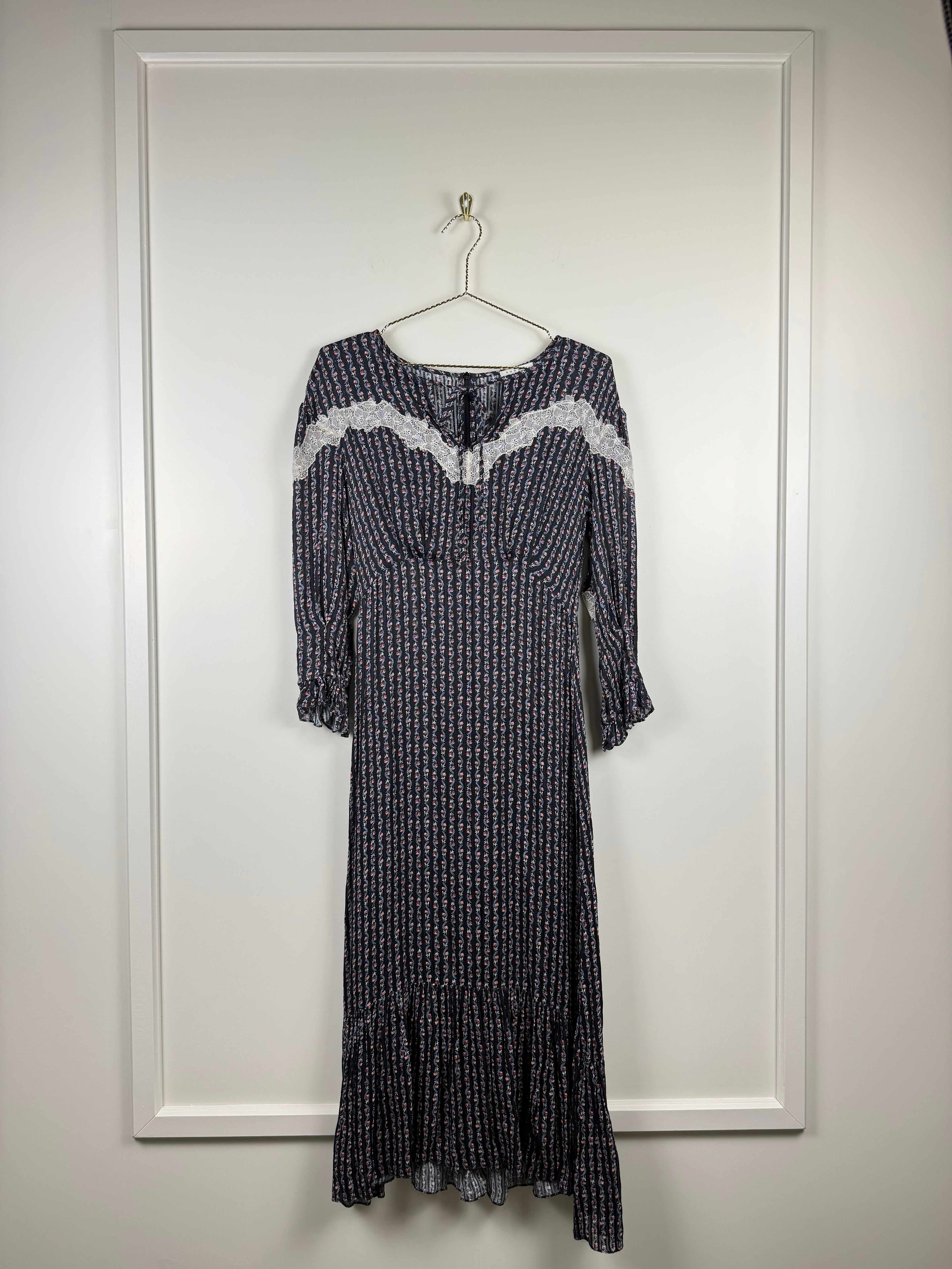 Sandro Kleid mit Blumenprint & Spitze – Dunkelblau Multi – Gr. 34 DE