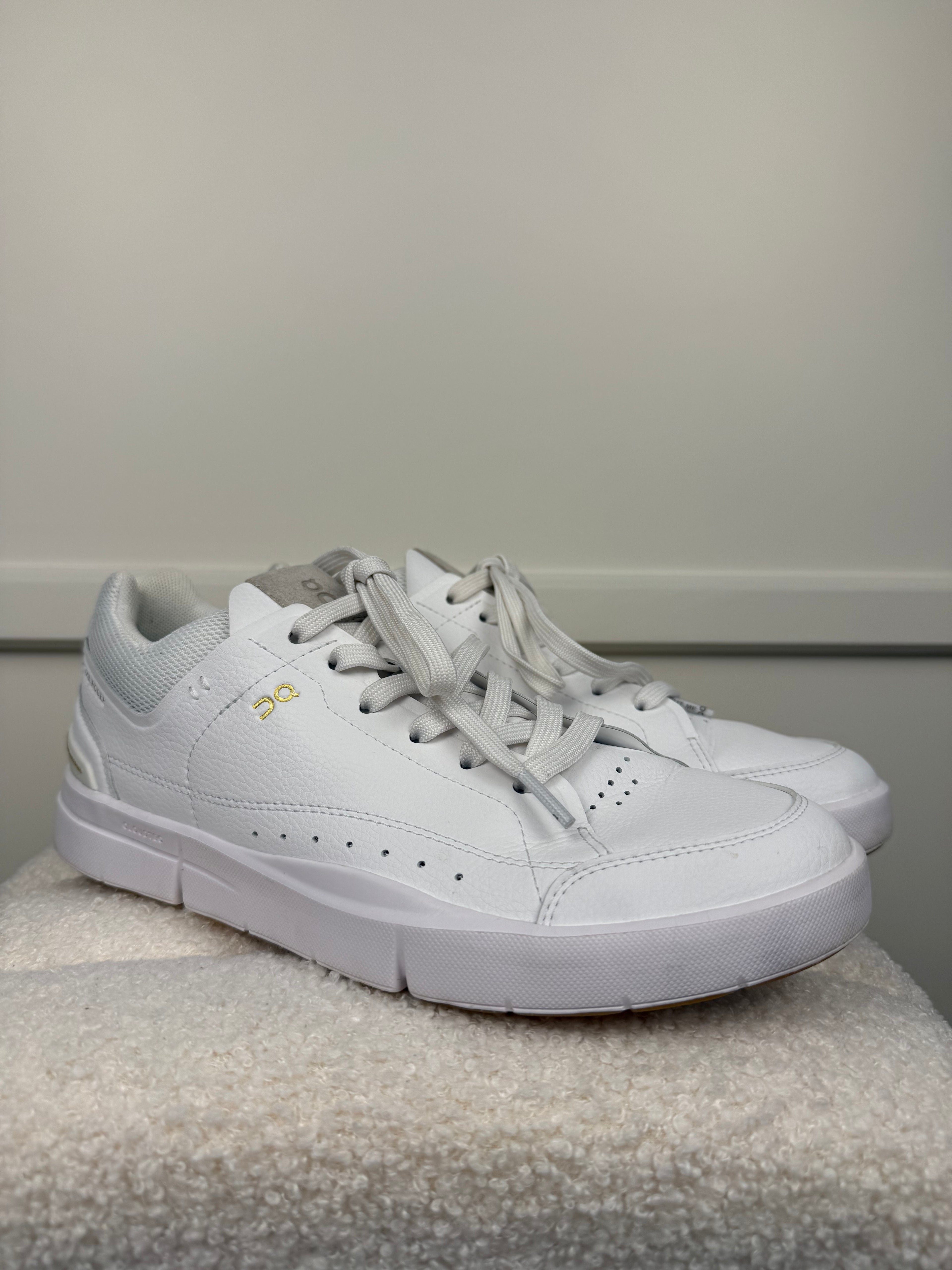 On Sneakers "The Roger" White Sz. 40 EU