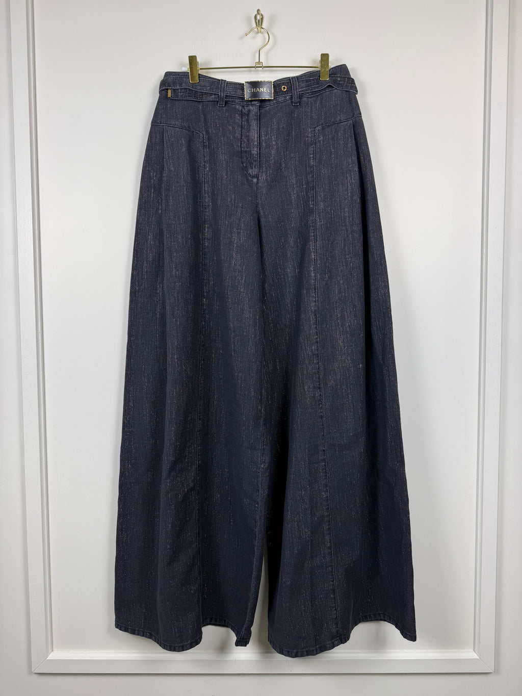 Chanel Jeans mit Glitzerstreifen – Grau – Gr. 38 DE (40 FR)