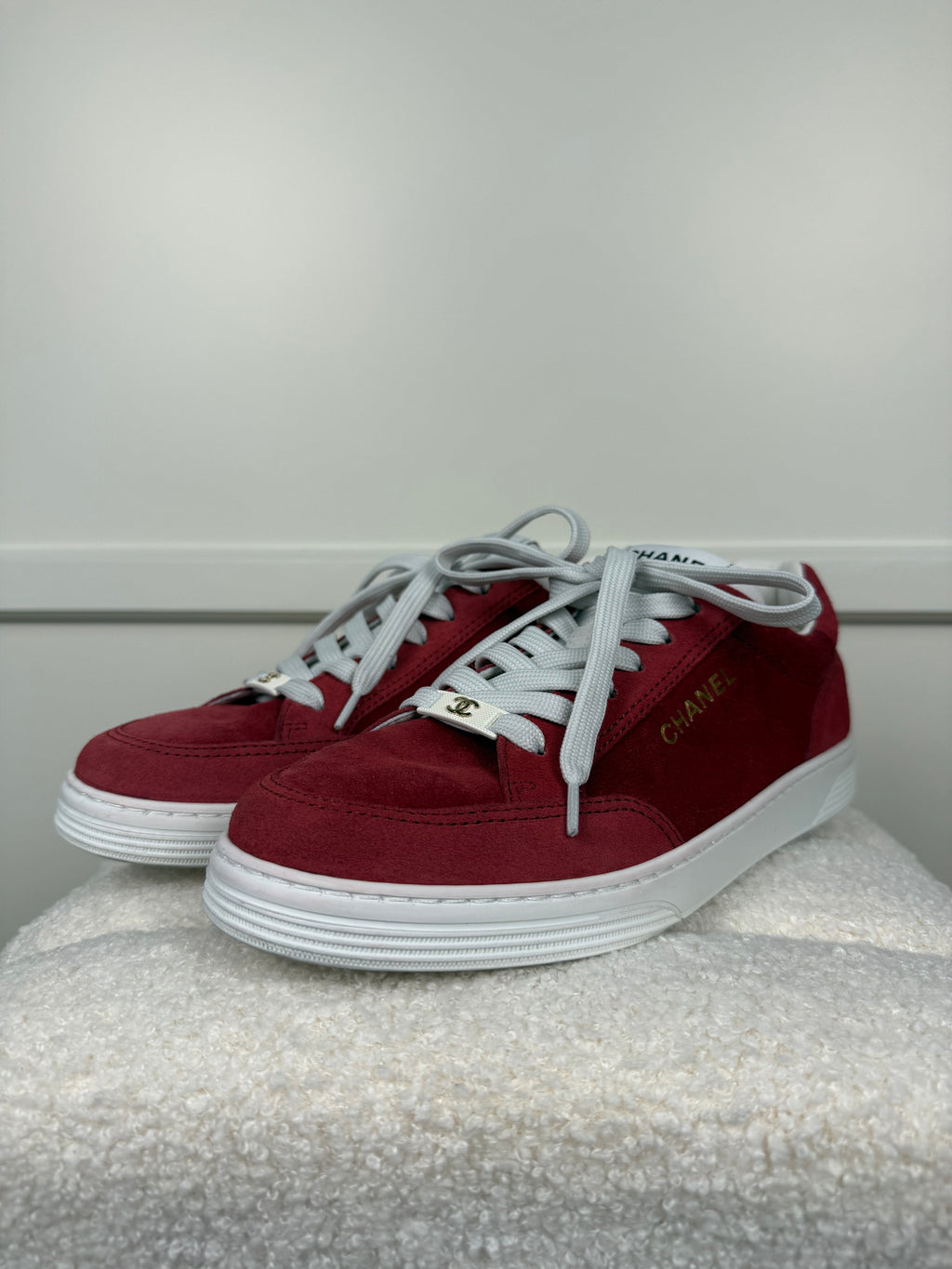 Chanel Veloursleder Sneakers – Rot – Gr. 39.5