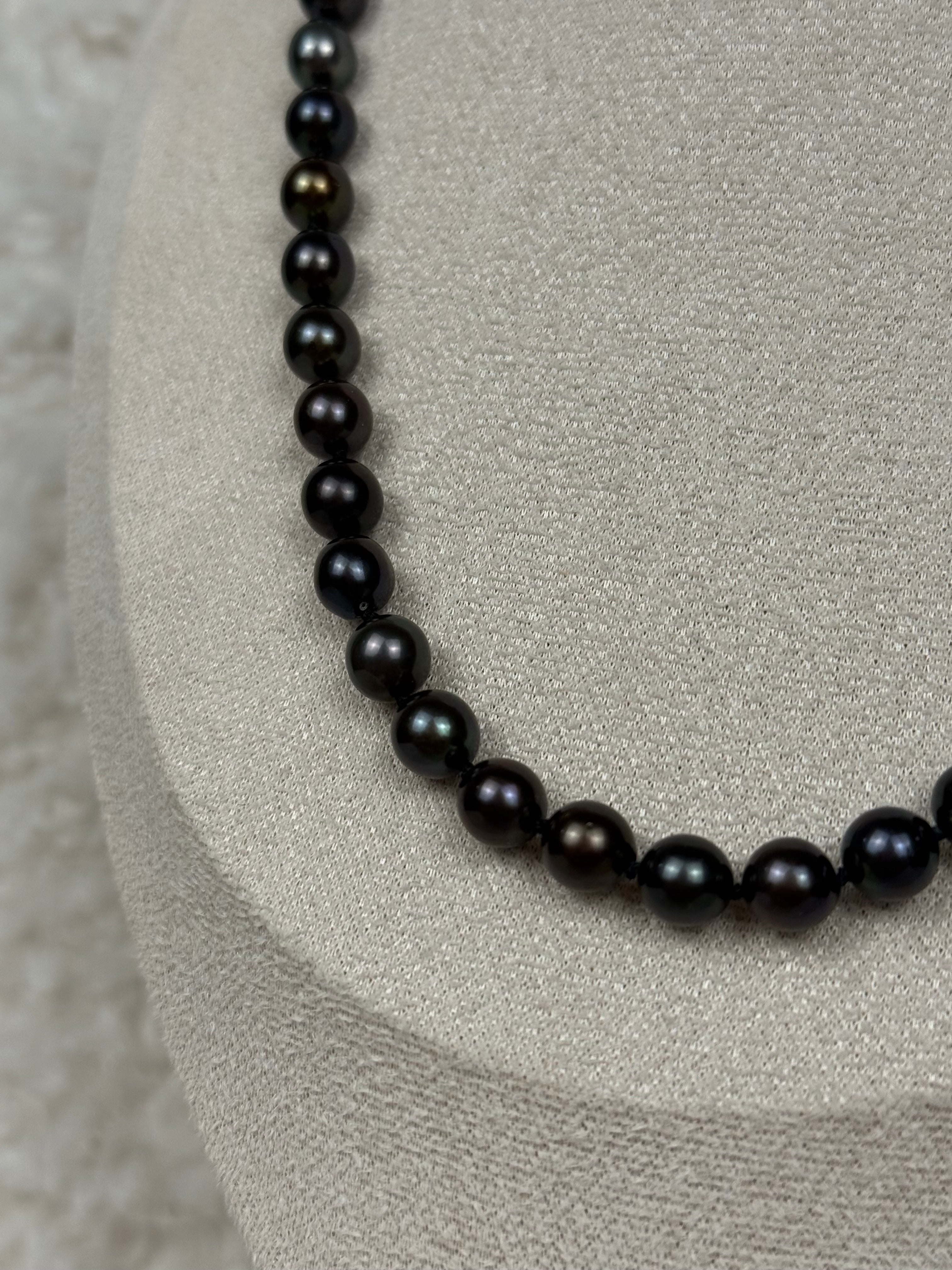 No Name Thin Necklace Freshwater Pearls Dark