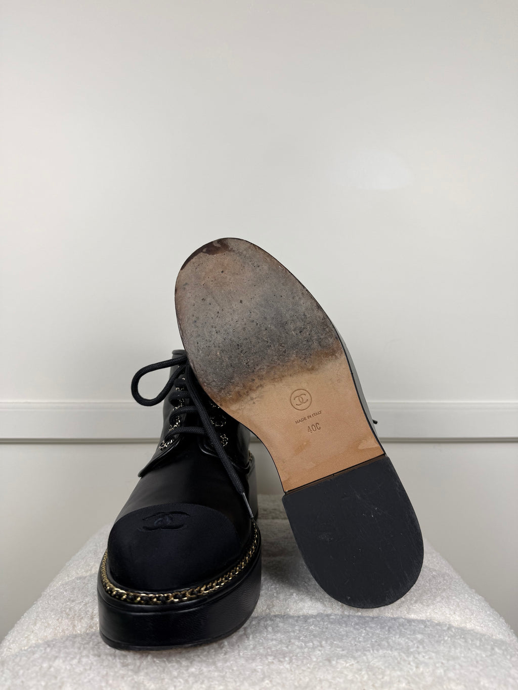 Chanel Schnürstiefel mit Kettendetails – Schwarz – Gr. 40 EU