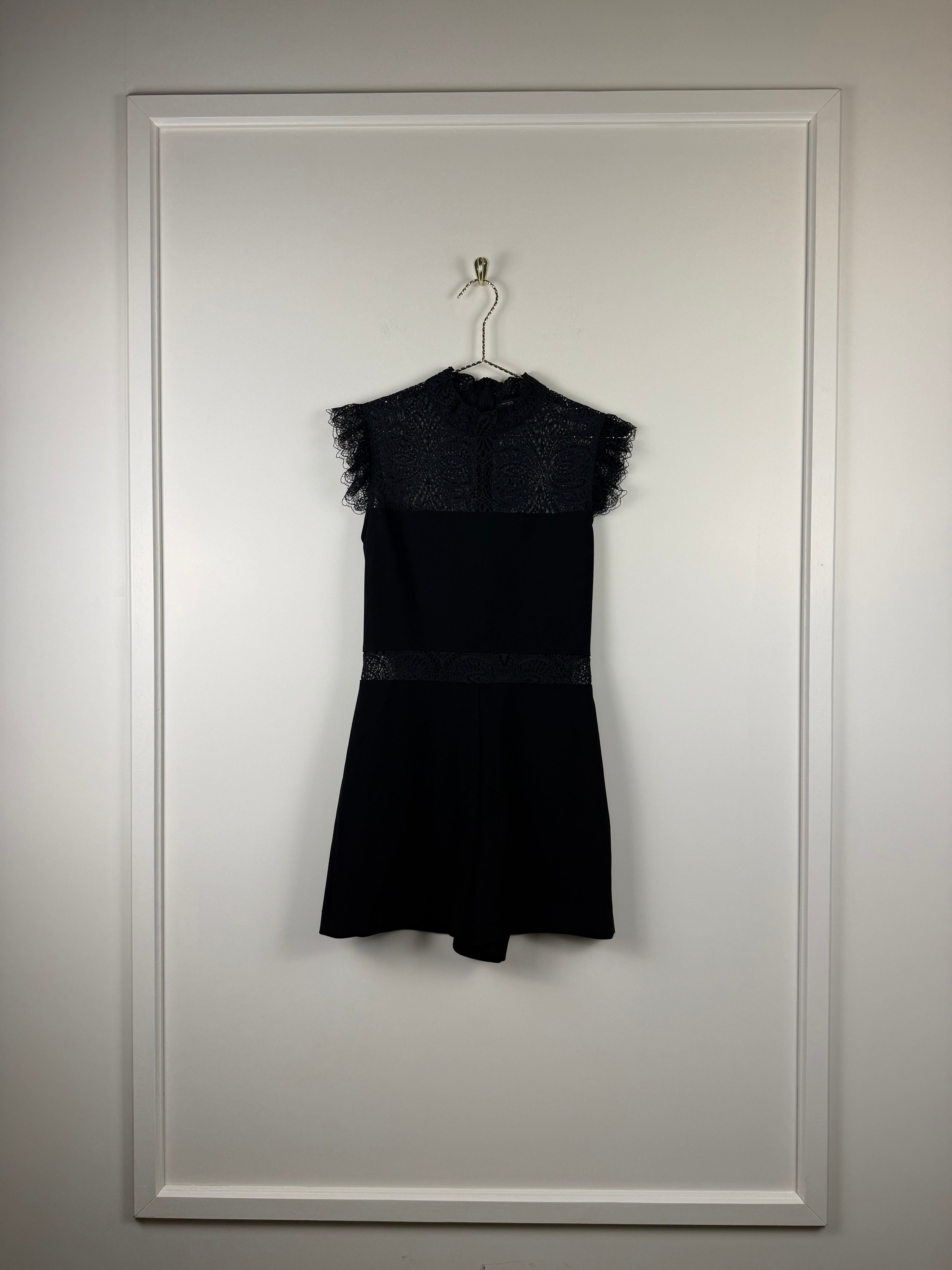 Maje Playsuit mit Spitze – Schwarz – Gr. 34 DE (36 FR)