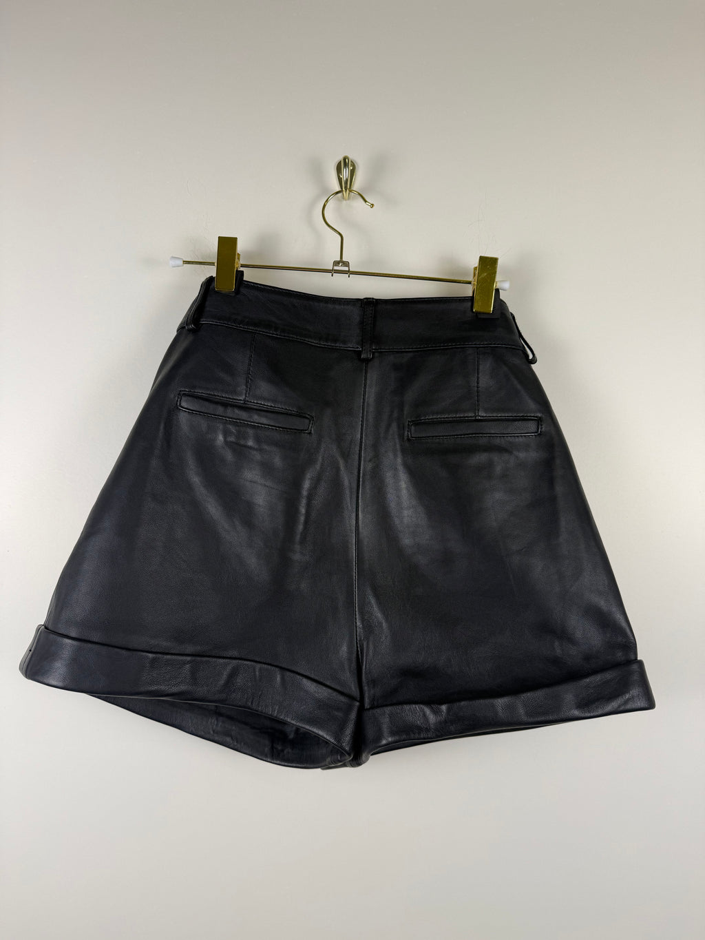 Maje Lammleder-Shorts – Schwarz – Gr. 36 DE (38 FR)