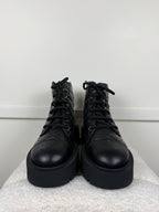 Chanel Interlocking CC Logo Combat Boots – Schwarz – Gr. 39.5 EU
