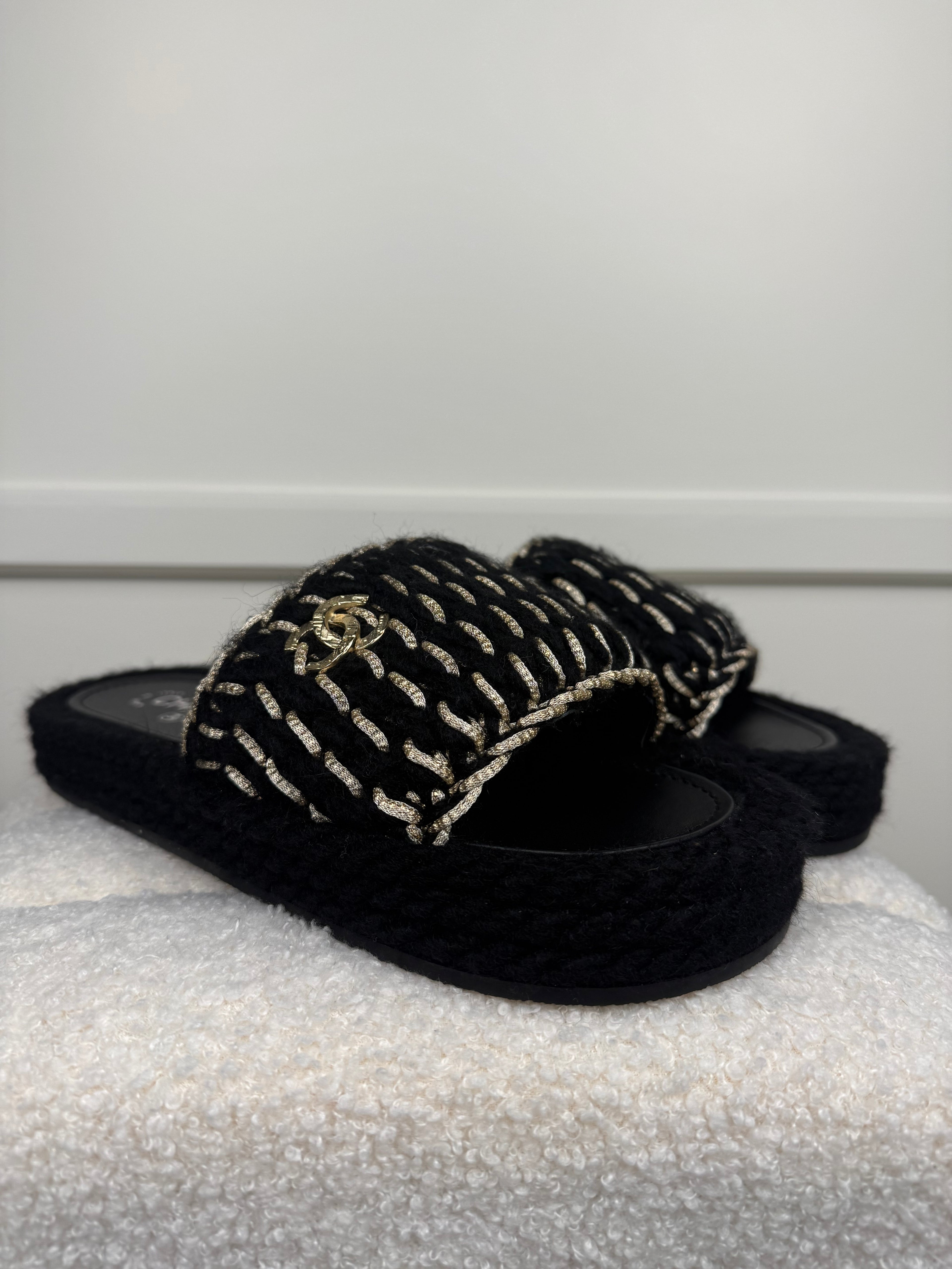 Chanel Slides Black Gold Sz. 39 EU
