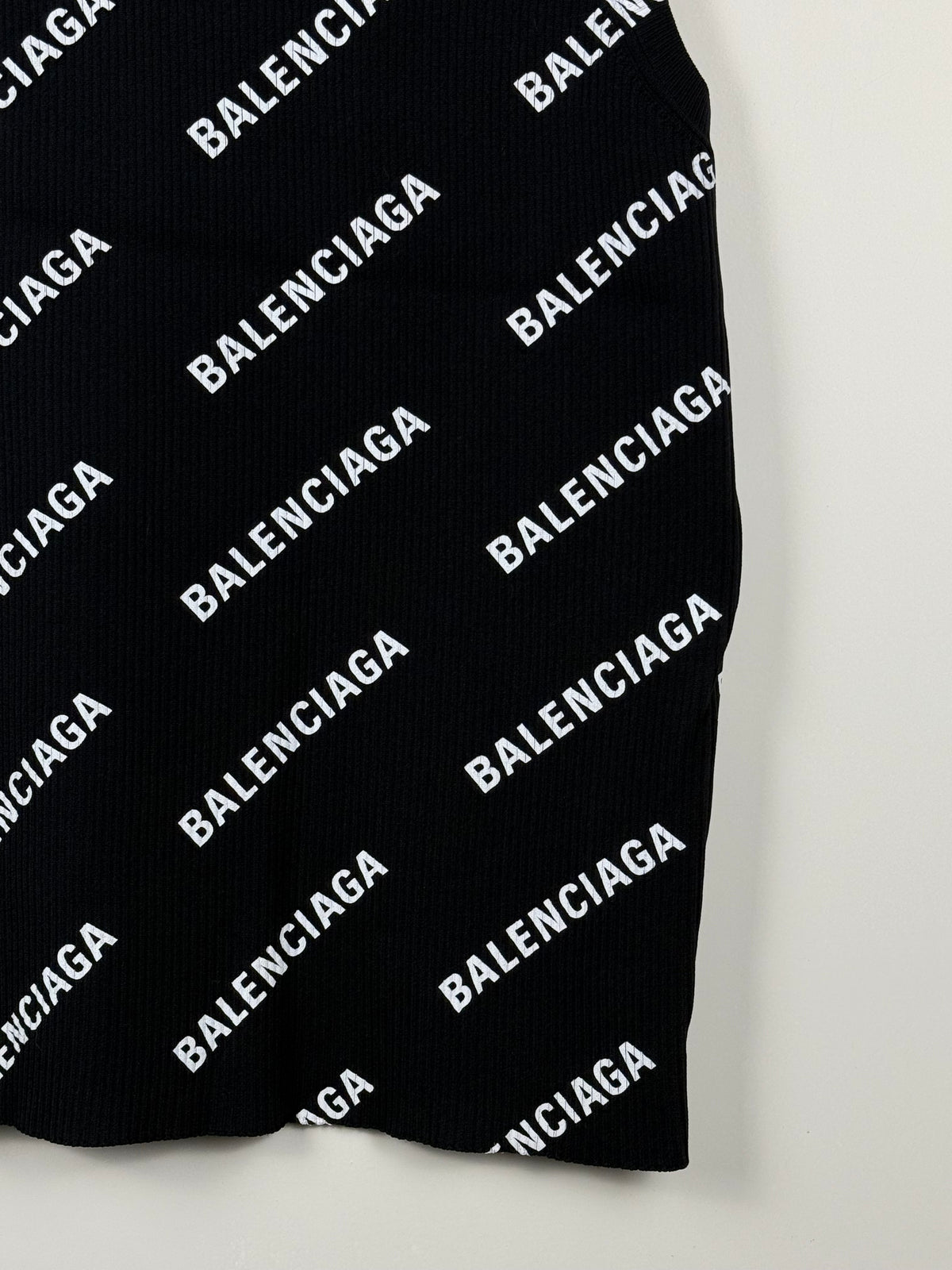 Balenciaga Kurzarm-Top – Schwarz – Gr. L