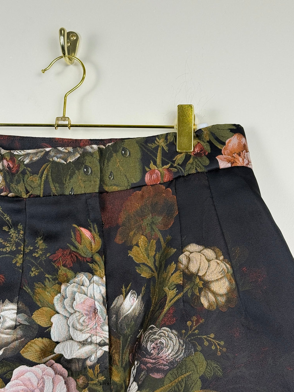 Dolce & Gabbana Jupe – Schwarz mit Rosen – Gr. 40 DE (44 IT)