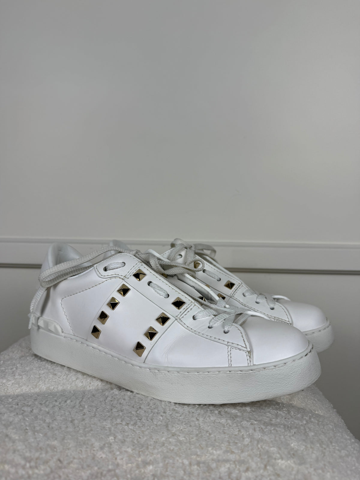 Valentino Sneakers – Weiss mit Nieten – Gr. 38.5 EU