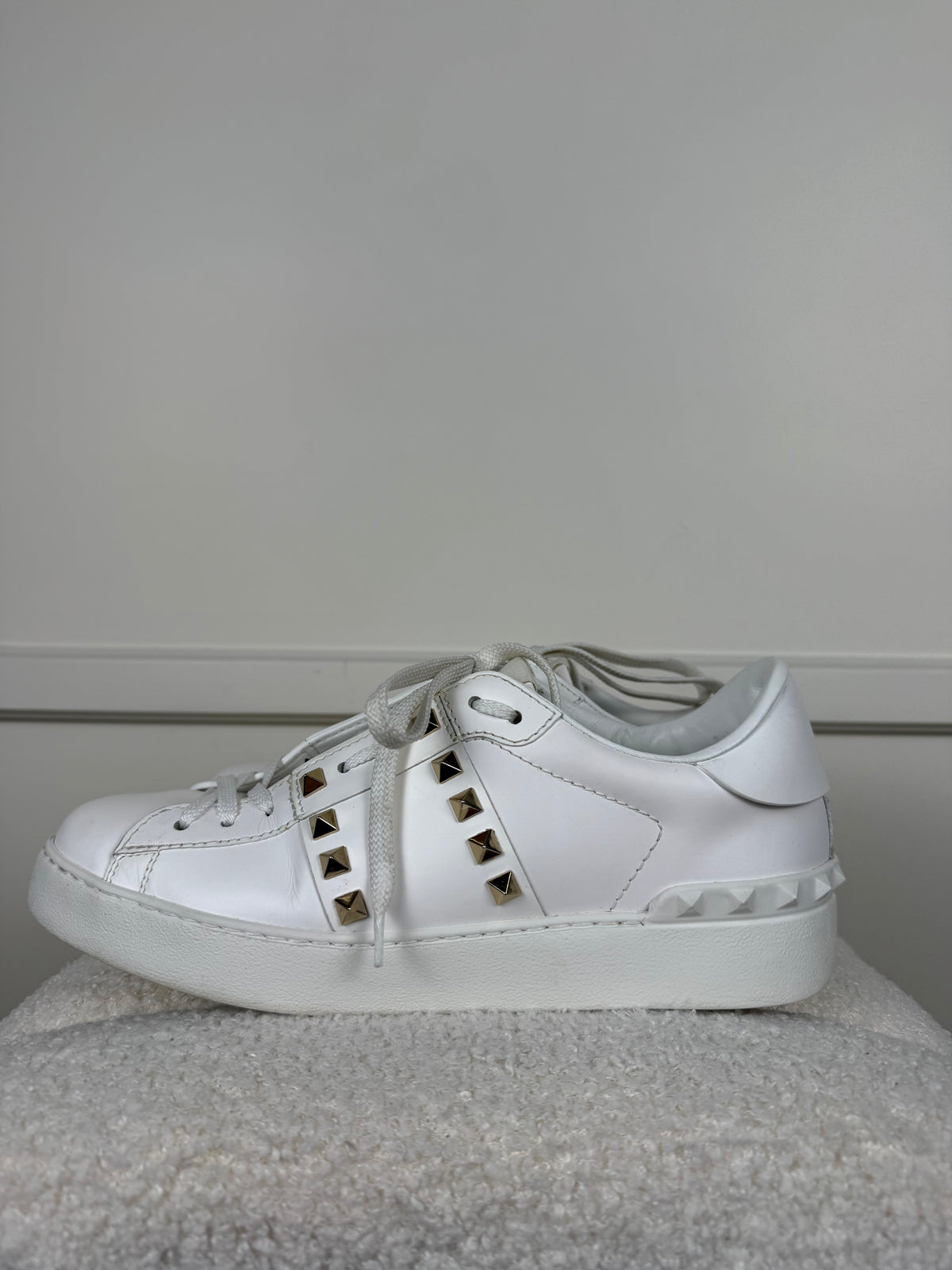 Valentino Sneakers – Weiss mit Nieten – Gr. 38.5 EU