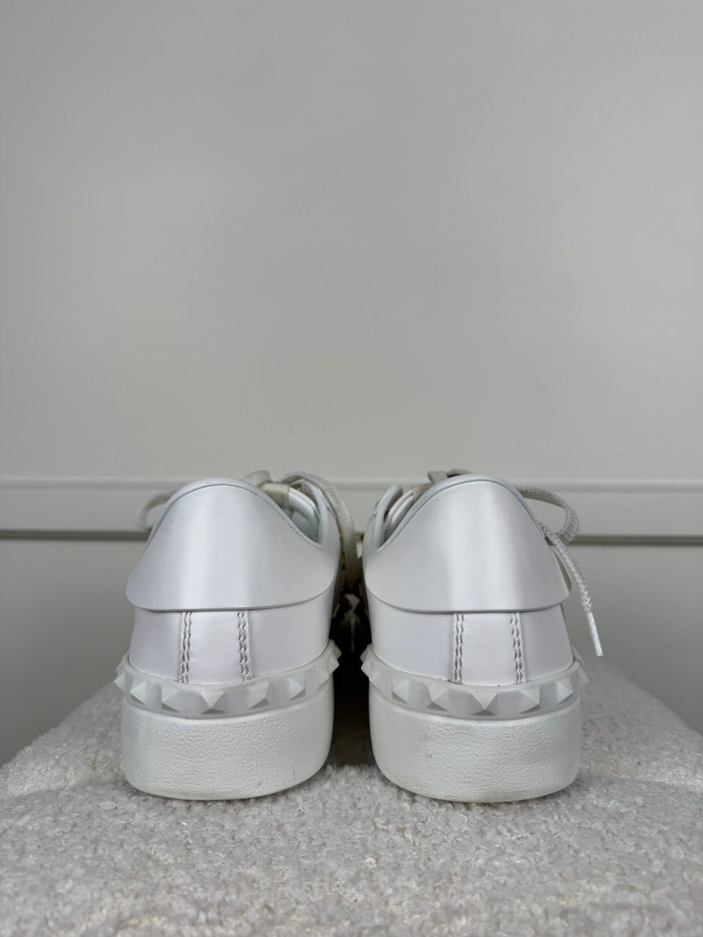 Valentino Sneakers – Weiss mit Nieten – Gr. 38.5 EU