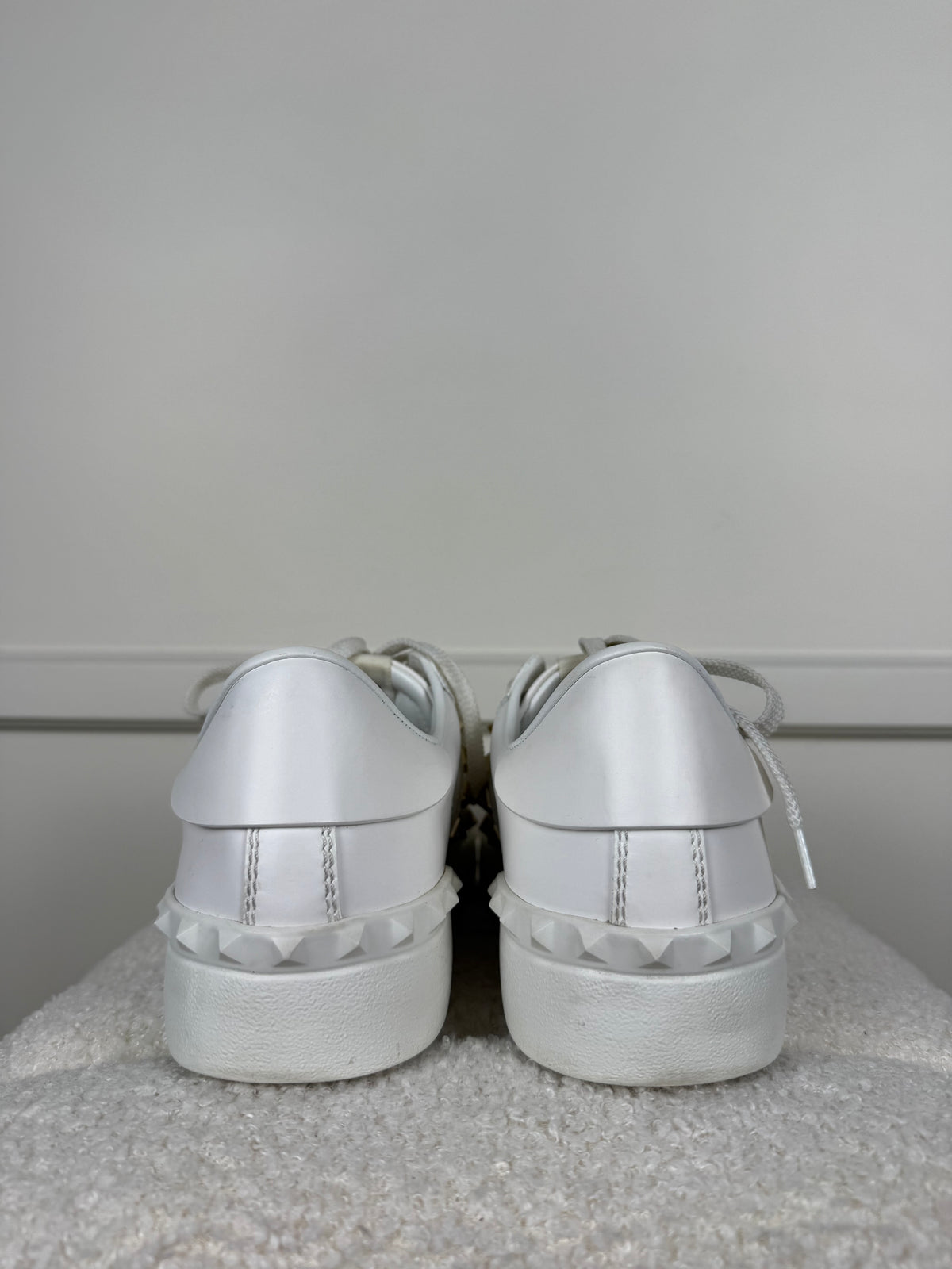 Valentino Sneakers – Weiss mit Nieten – Gr. 38.5 EU