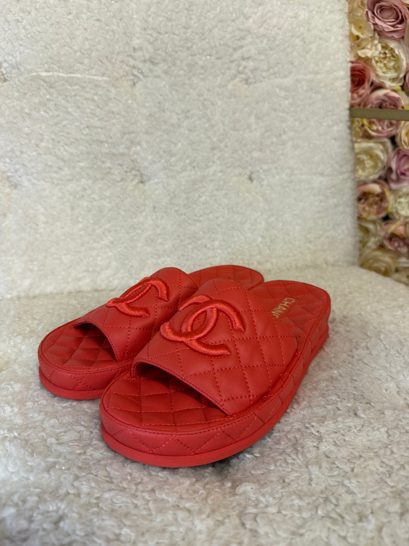 Chanel CC Logo Slides Orange Sz. 38 EU
