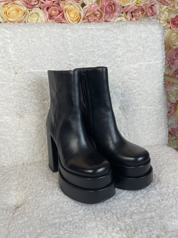 Steve Madden Plateau Boots Black Sz. 38 EU
